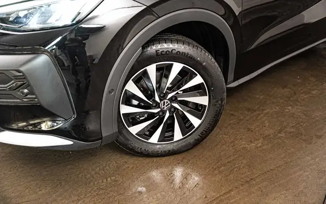 Volkswagen T-Roc view 5