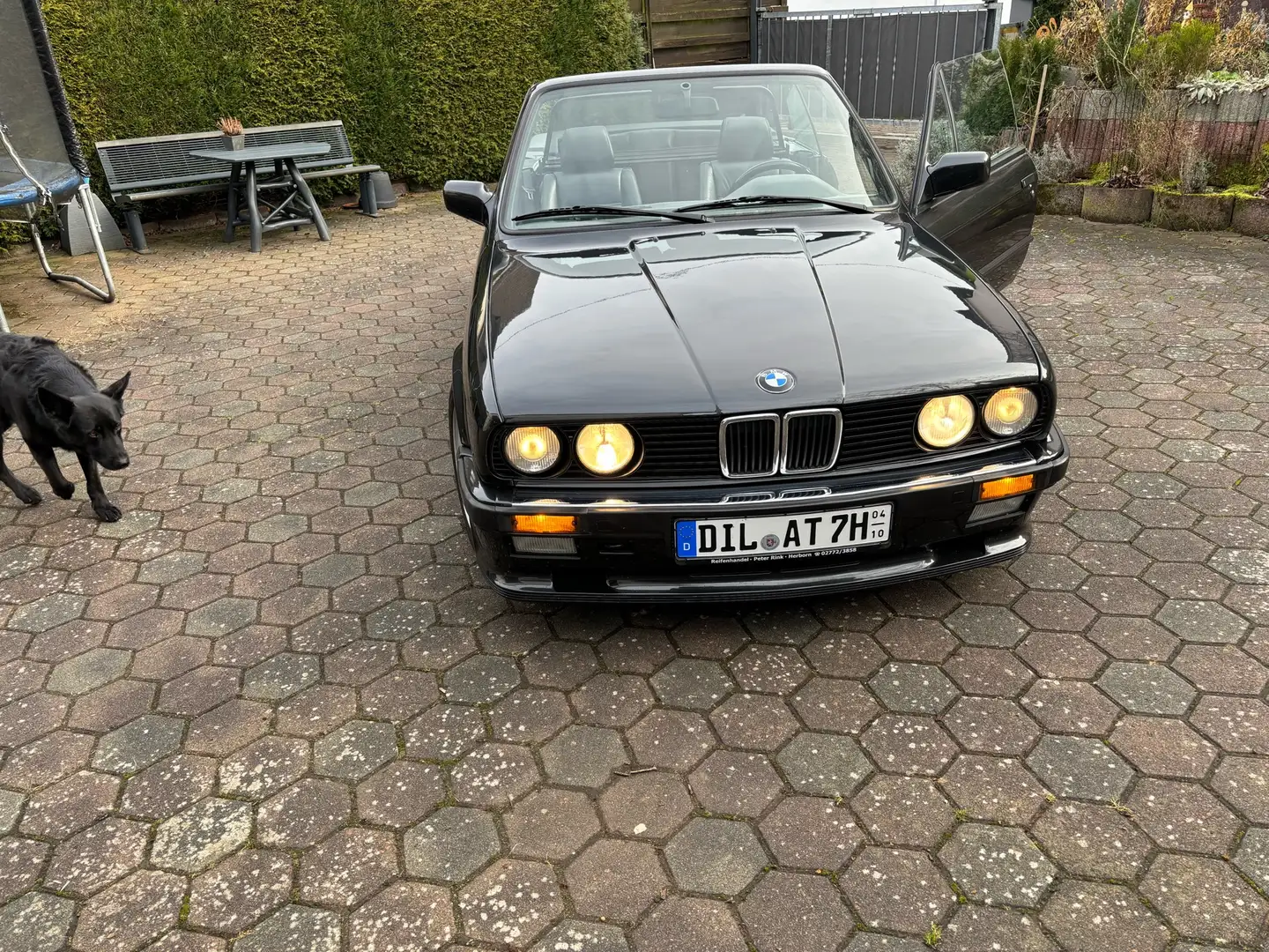 BMW 320 320i Schwarz - 1