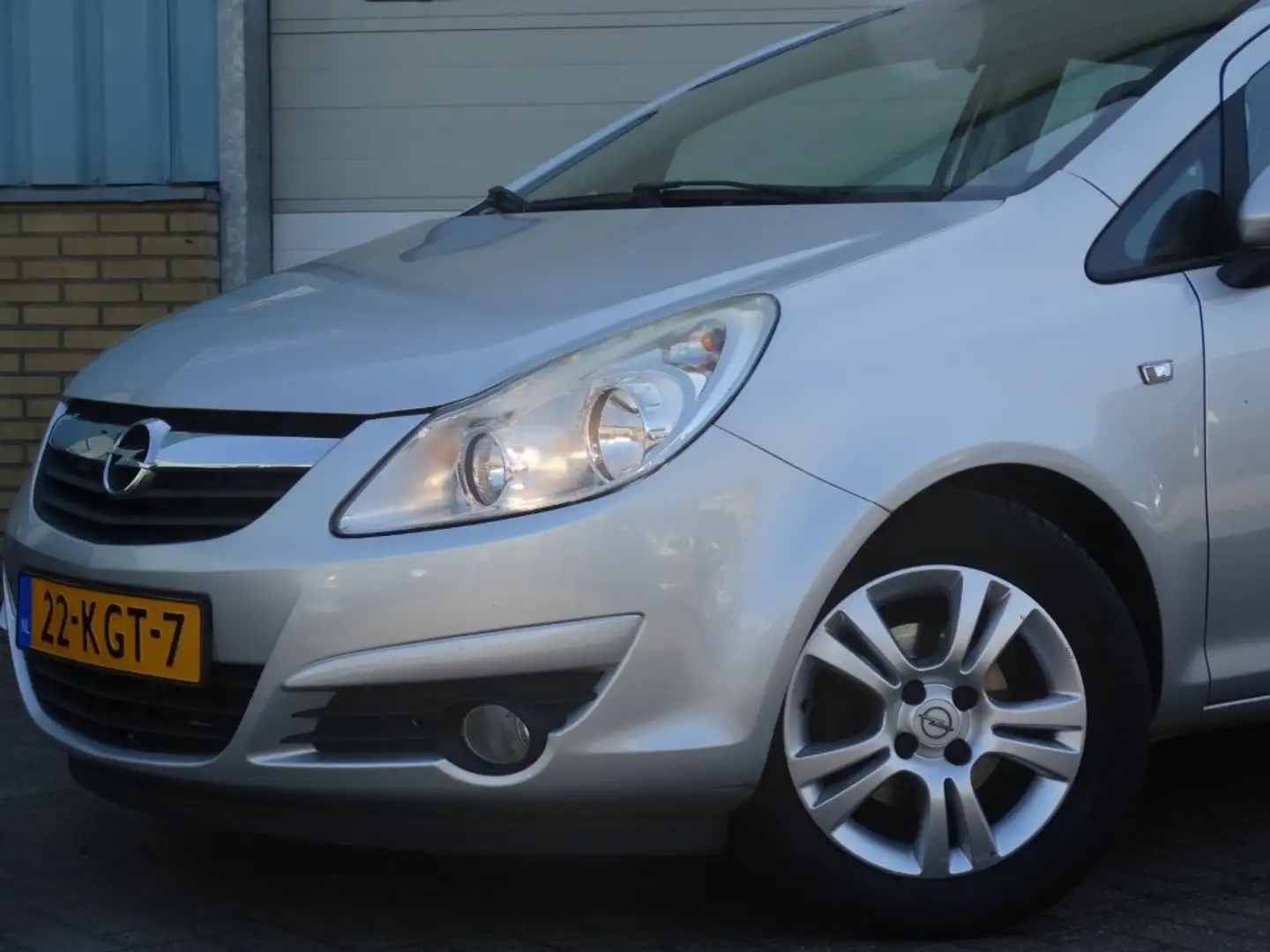 Opel Corsa 1.4-16V EDITION Gris - 2