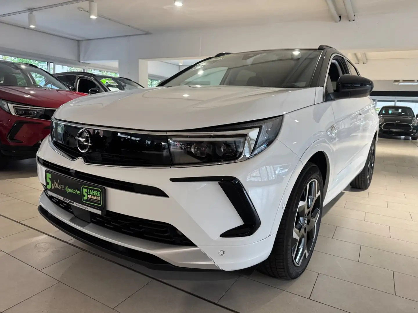 Opel Grandland 1.2 Turbo Elegance Automatik / Navi Weiß - 2