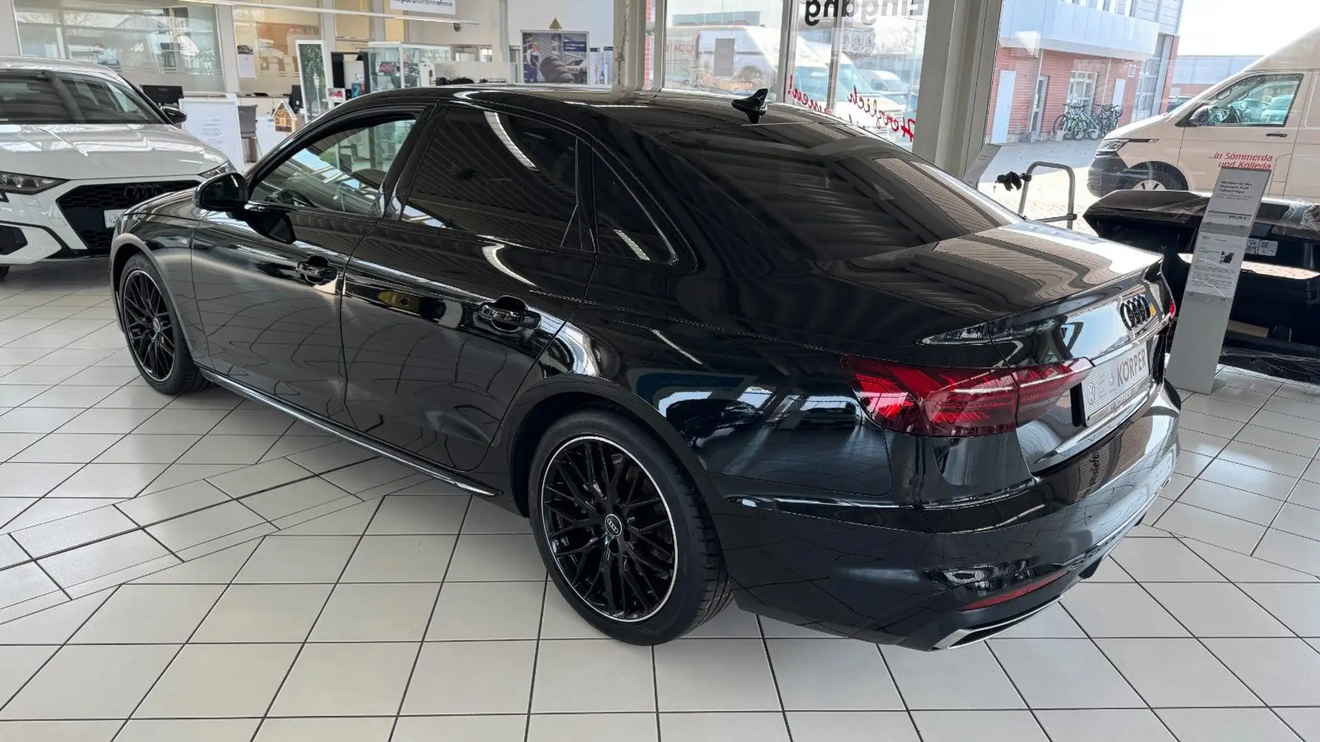 Audi A4 Lim. 35 TFSI S line Negro - 2