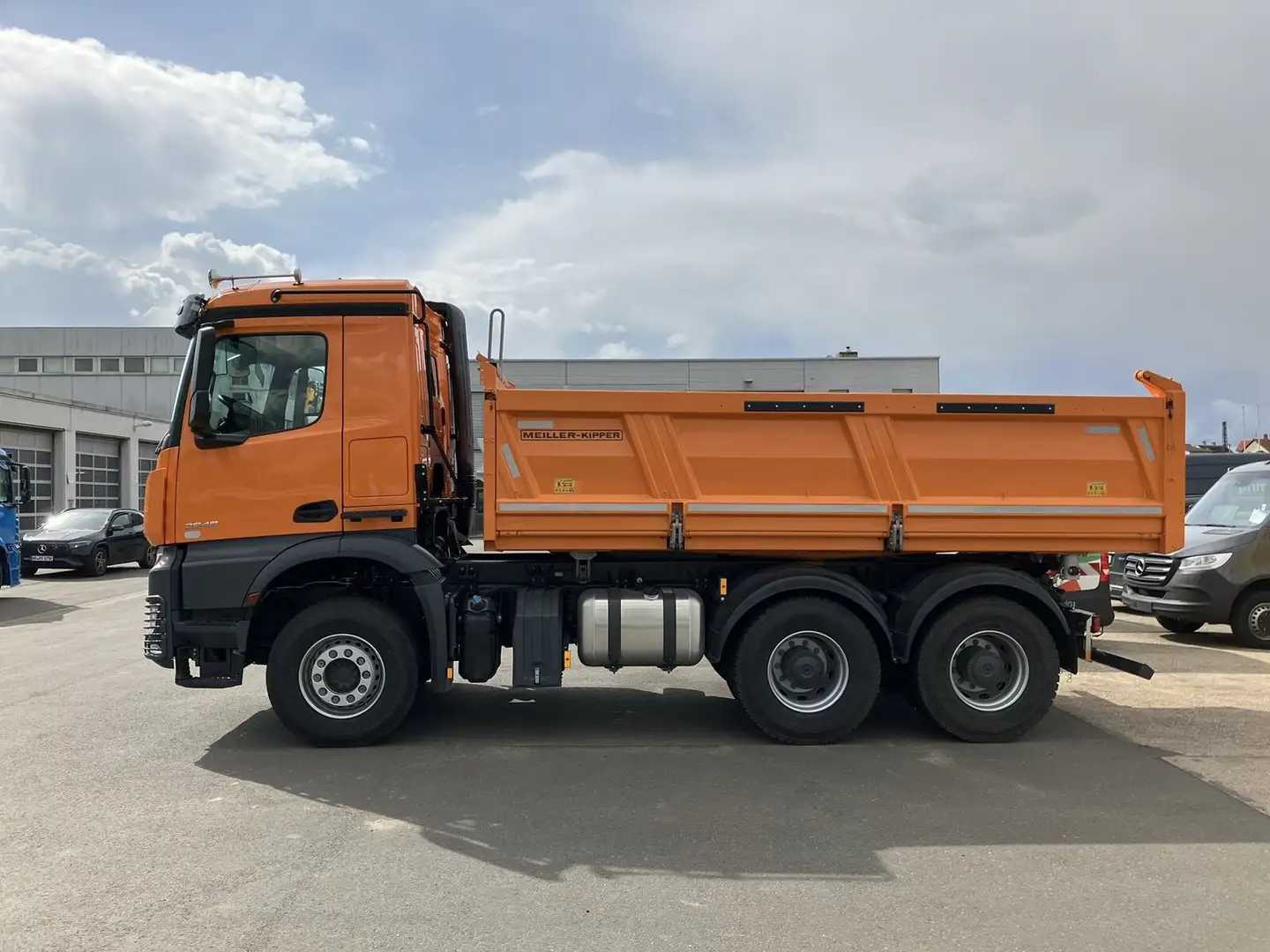 Mercedes-Benz Arocs 2648 K Boardmatic links Orange - 2