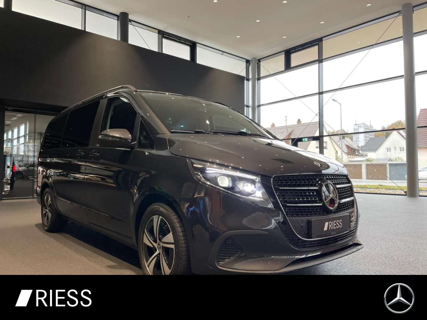 2025 Mercedes Benz V 220