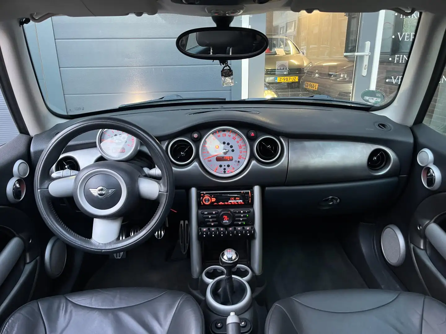 MINI Cooper S Mini 1.6 S|Pano|Xenon|Leer|Airco|Stoel.verwarming Zwart - 2