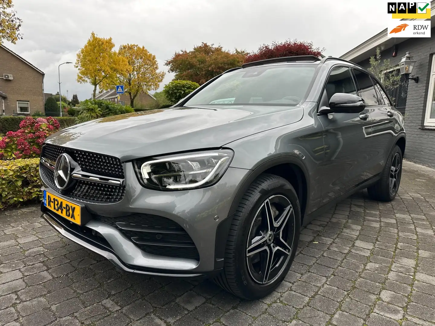 Mercedes-Benz GLC 300 300e 4MATIC AMG, Pano, 360 Camera Gris - 1