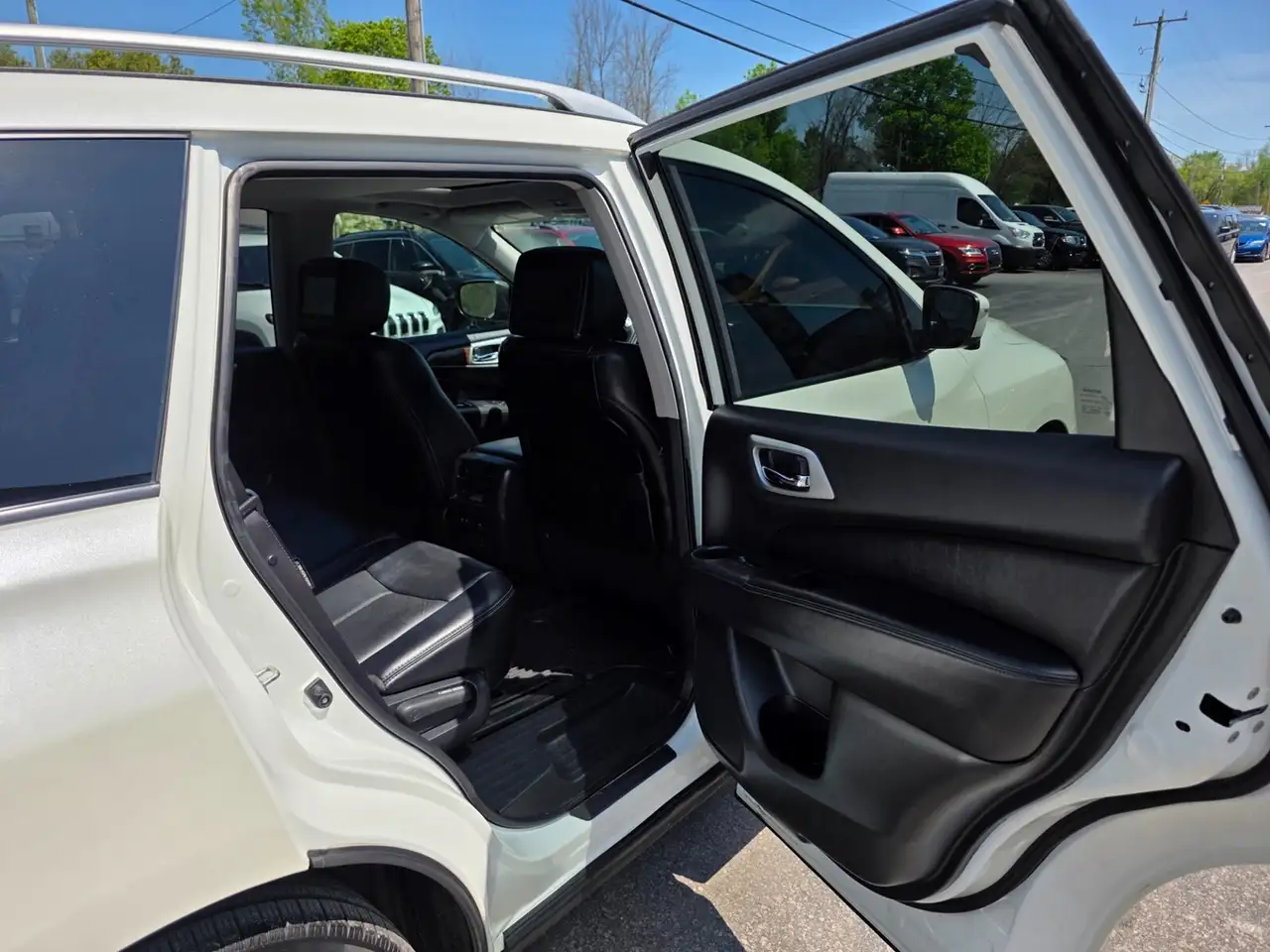 Nissan Pathfinder снимка Nissan Pathfinder