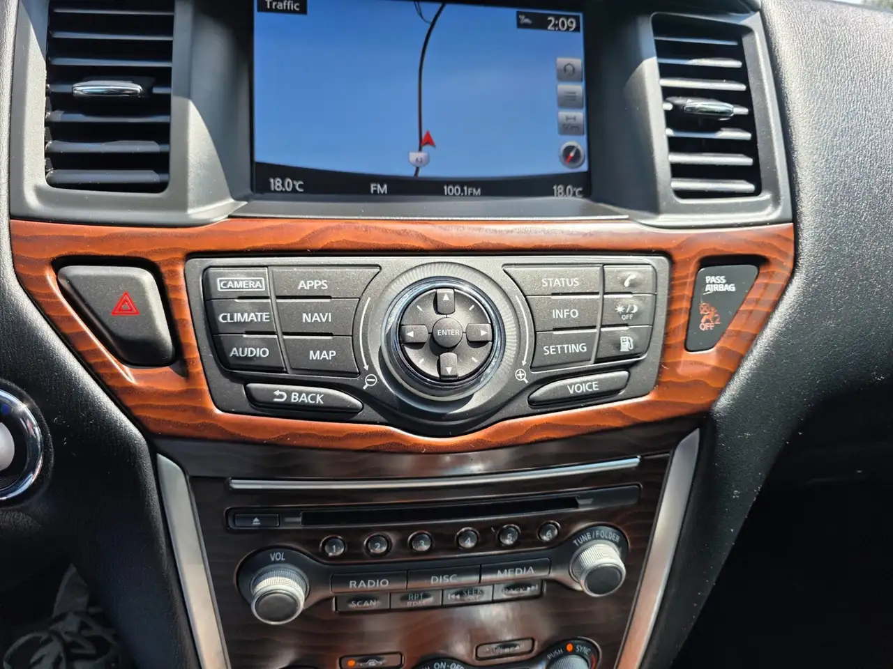Nissan Pathfinder снимка Nissan Pathfinder