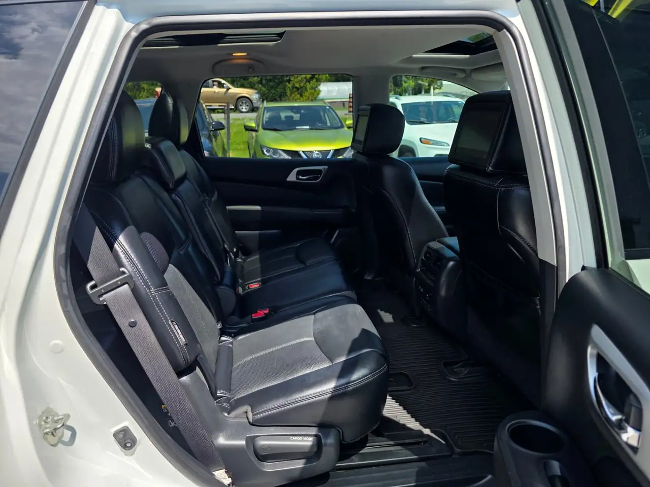 Nissan Pathfinder снимка Nissan Pathfinder