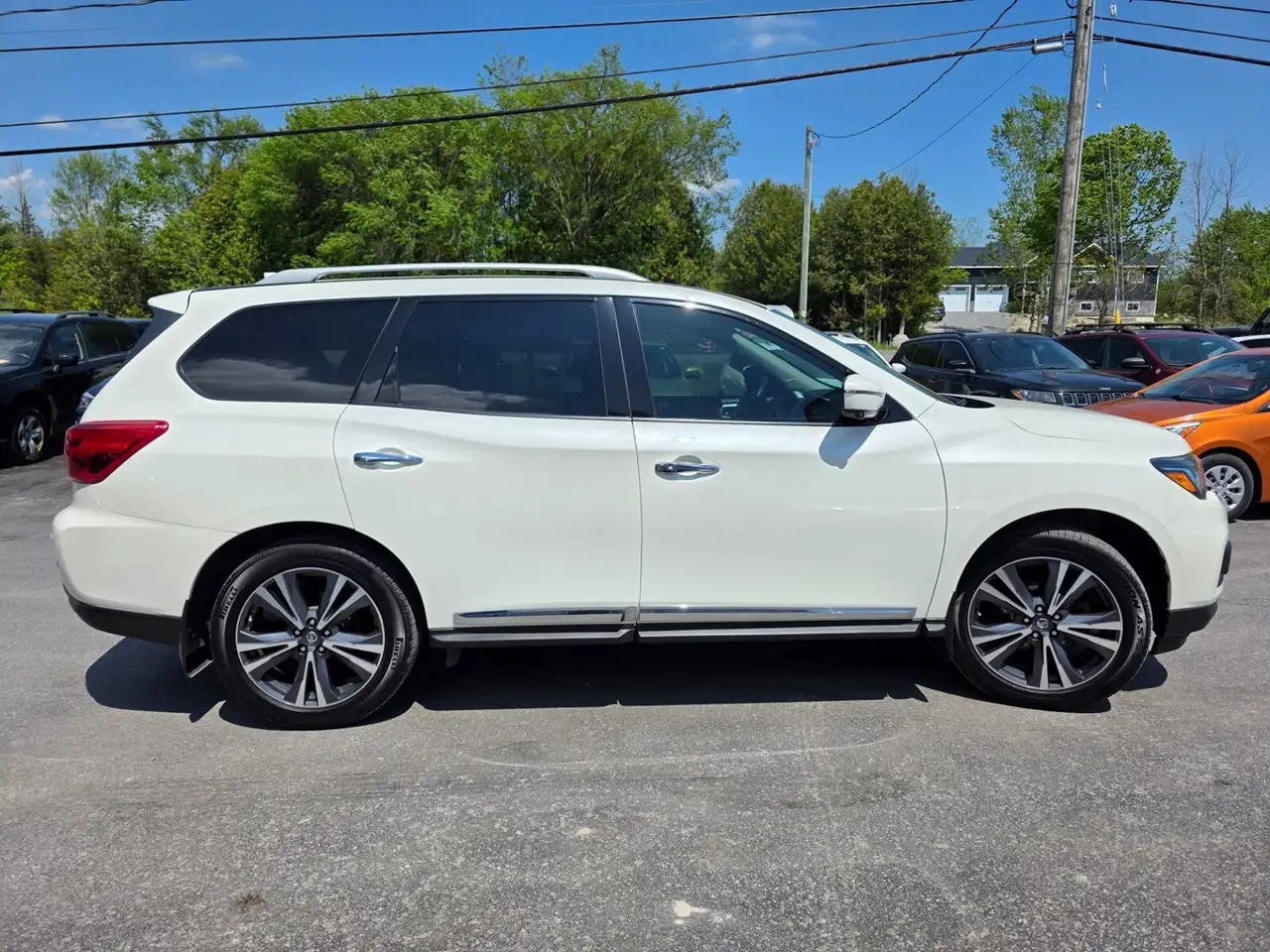 Nissan Pathfinder снимка Nissan Pathfinder