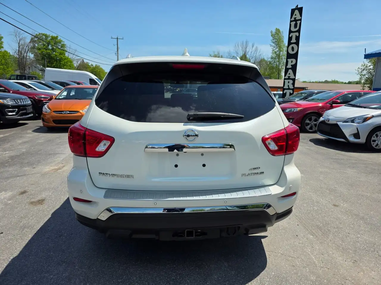 Nissan Pathfinder снимка Nissan Pathfinder