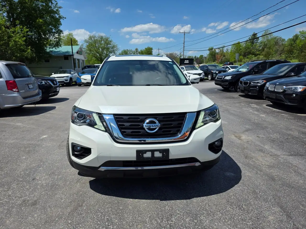 Nissan Pathfinder снимка Nissan Pathfinder