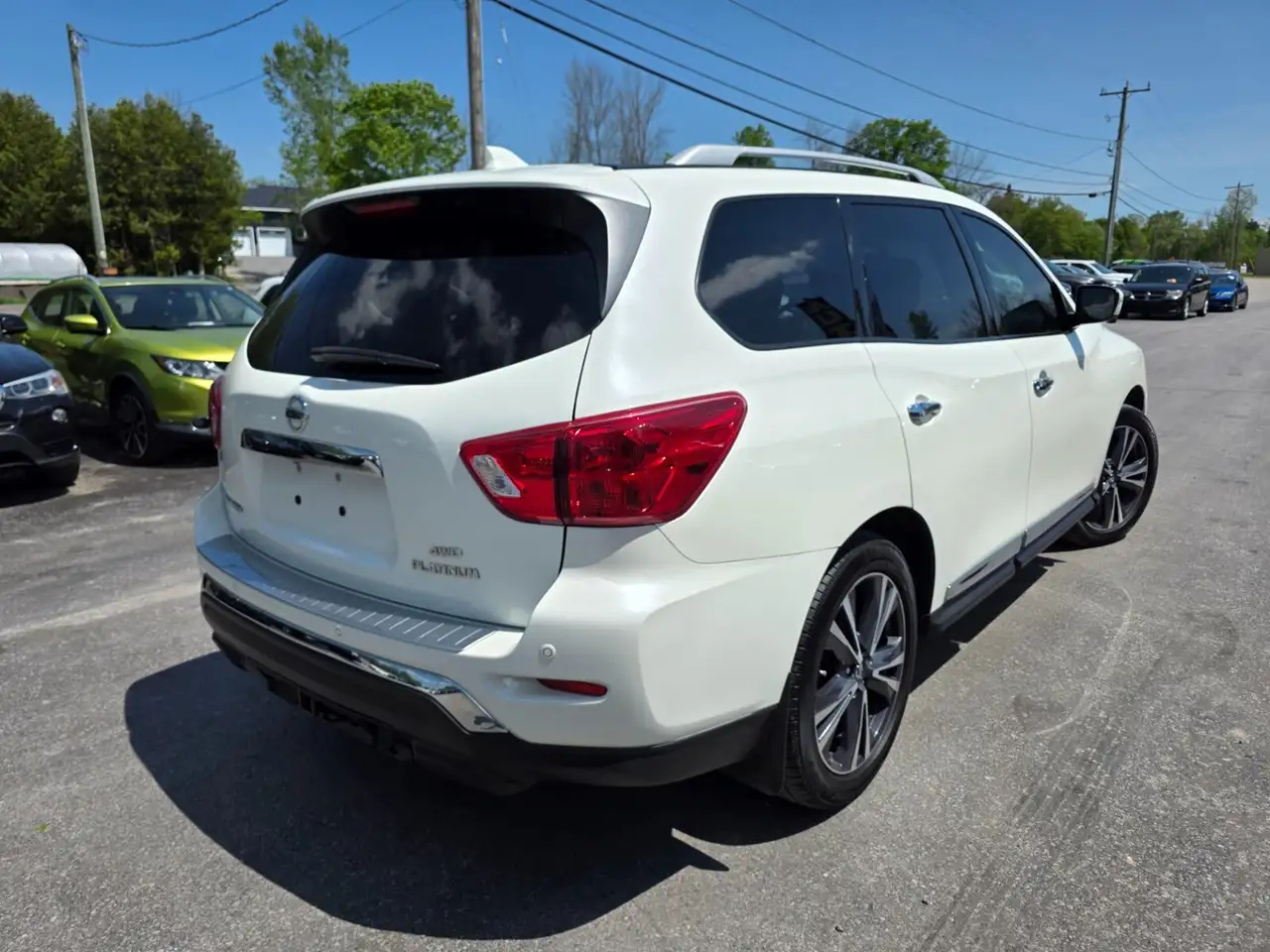 Nissan Pathfinder снимка Nissan Pathfinder