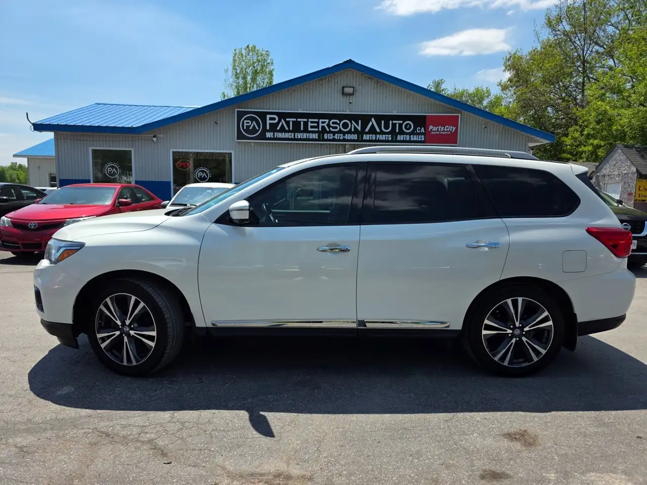 Nissan Pathfinder снимка Nissan Pathfinder