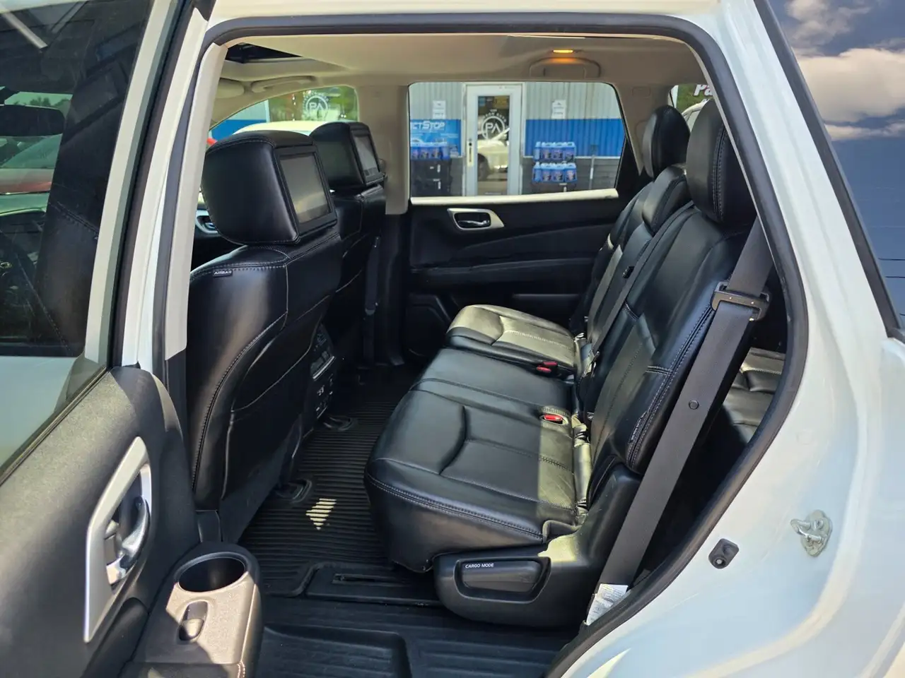 Nissan Pathfinder снимка Nissan Pathfinder