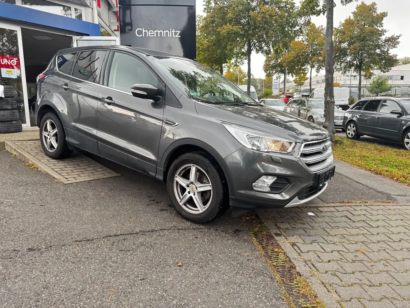 Ford Kuga Trend Grau - 1