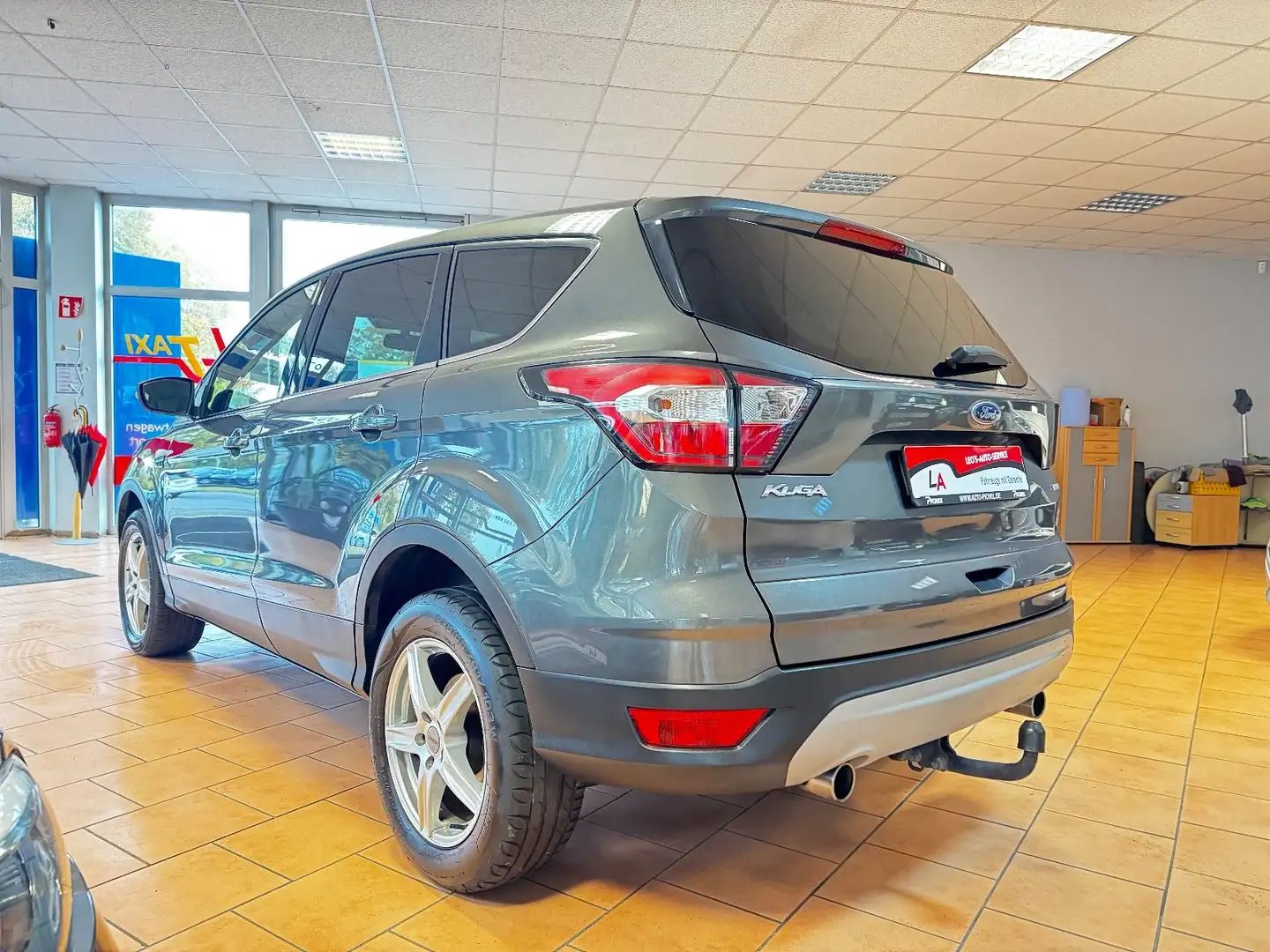 Ford Kuga Grau - 2