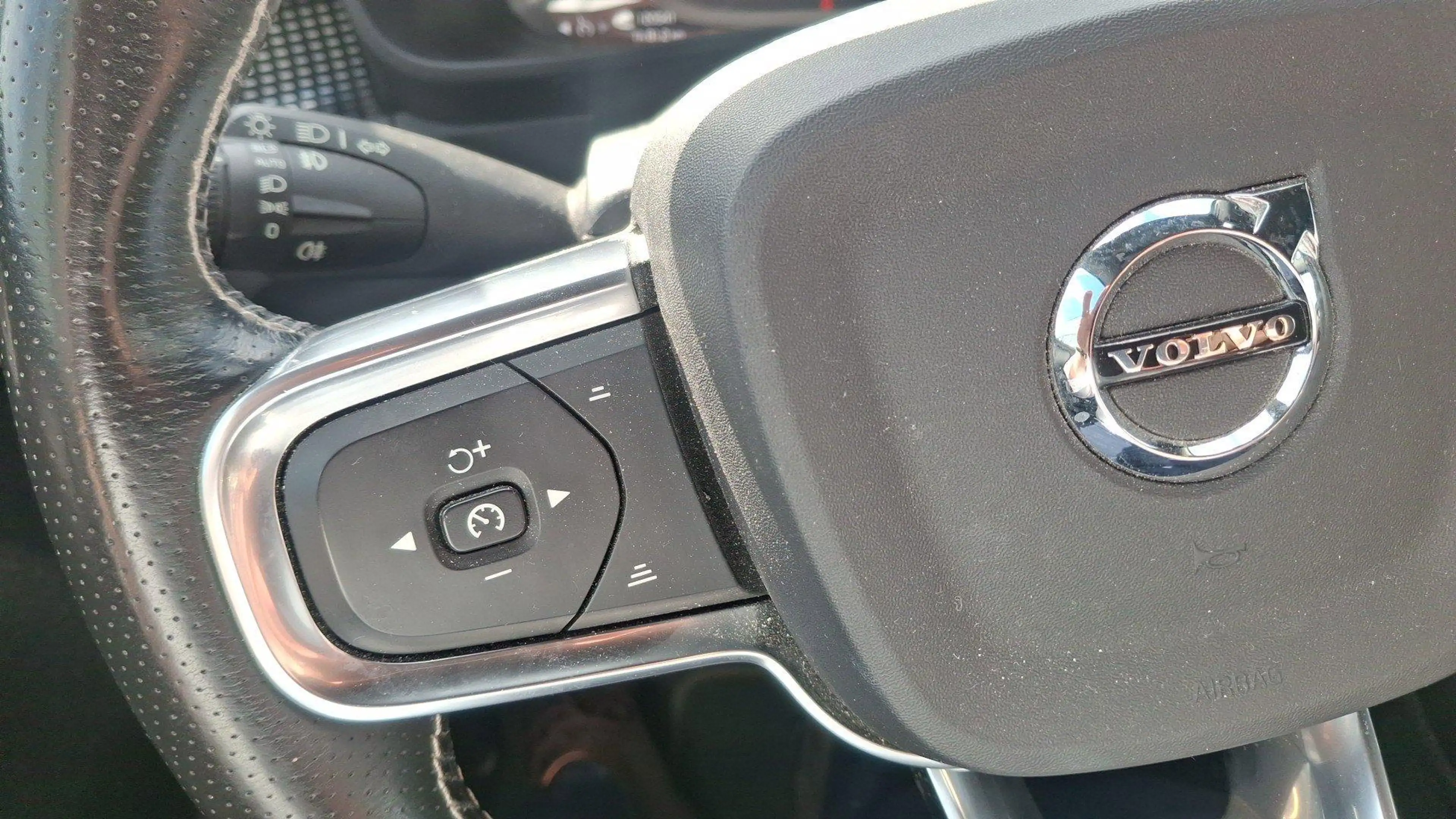 Volvo XC40 1.5 T3 Inscription — photo 12