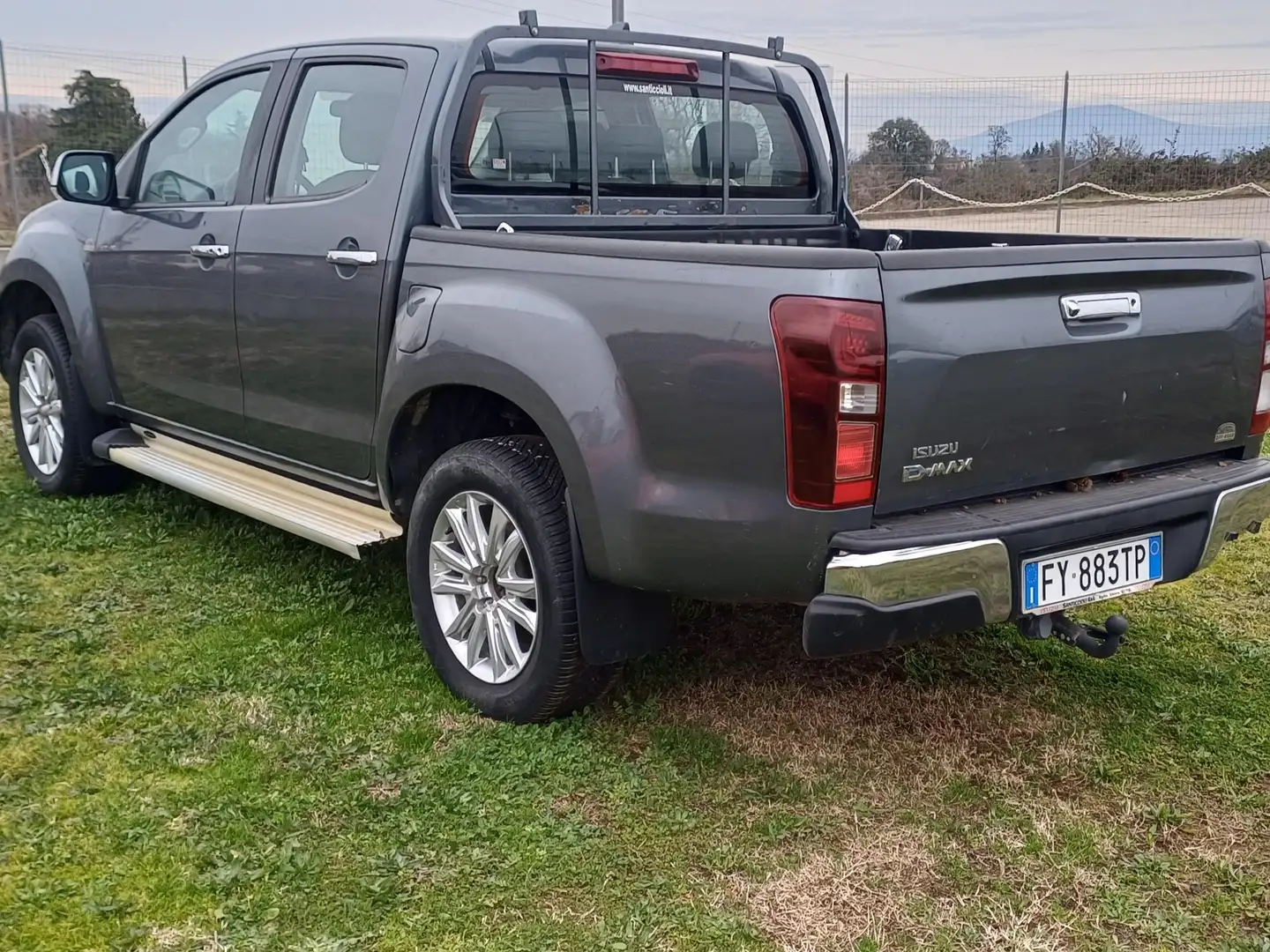 Isuzu D-Max D-Max III 2017 1.9 td crew Solar 4x4 auto Grigio - 2