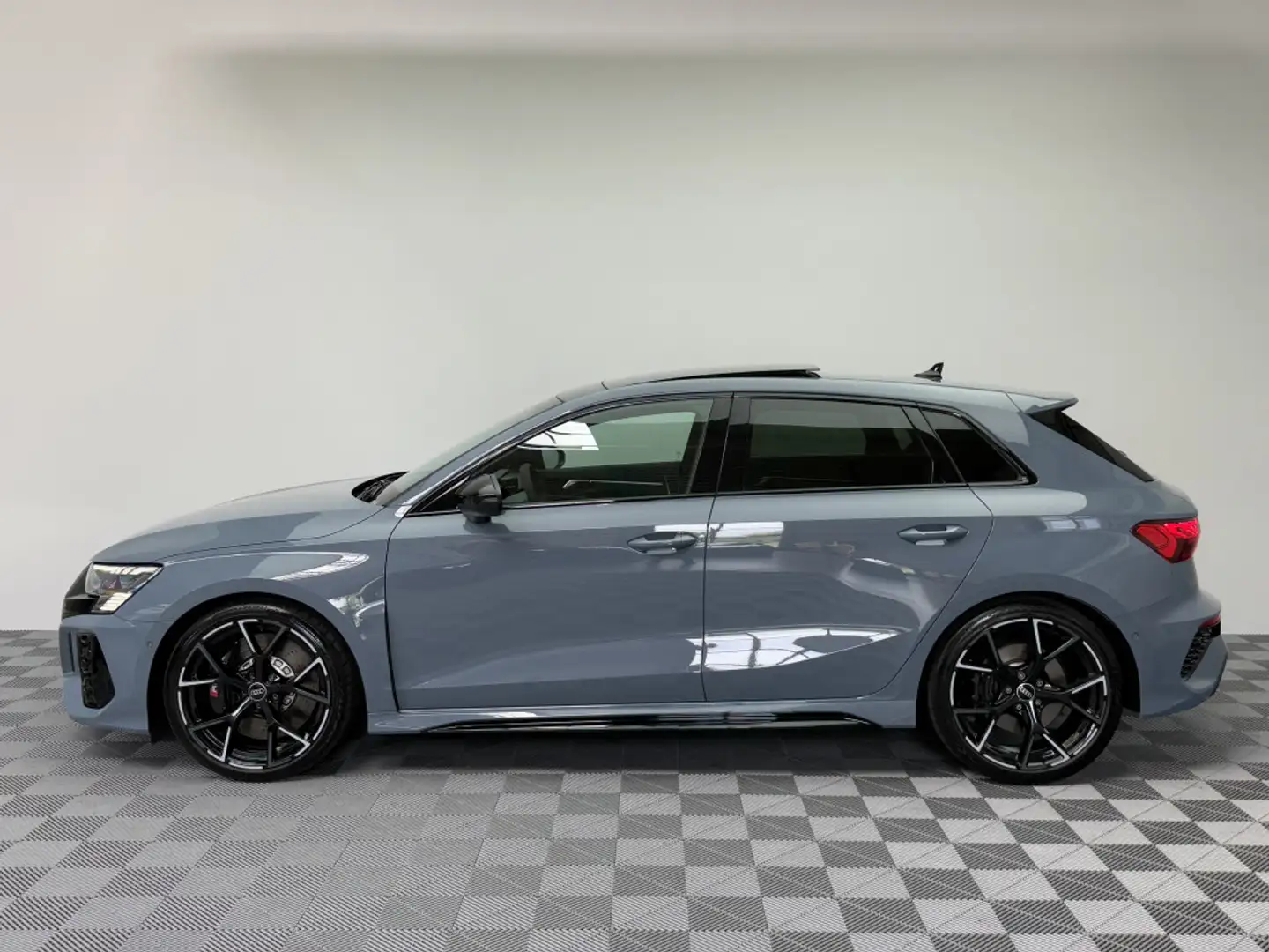 Audi RS3 2.5 TFSI quattro|1.Hand|Pano|Matrix|B&O| Grau - 1