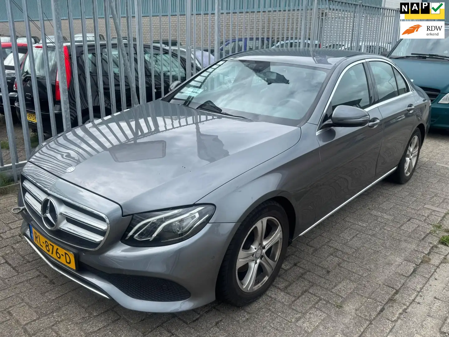 Mercedes-Benz E 200 d Prestige Automaat Motor defect Grijs - 1