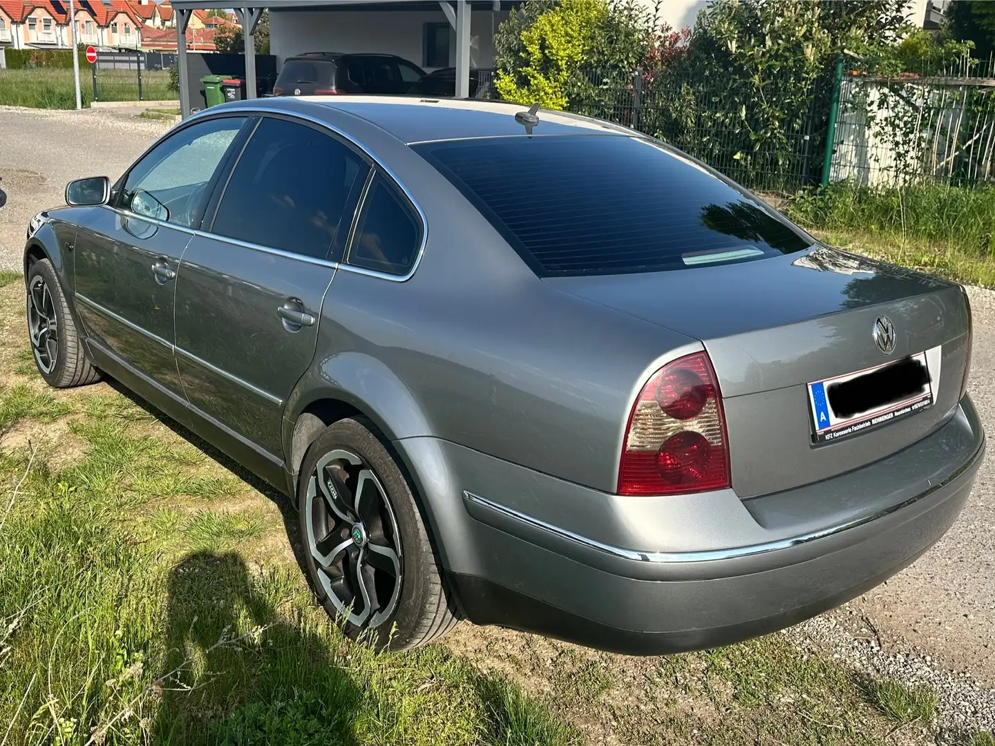 Volkswagen Passat 1,9 TDI Highline - PICKERL 06/25 - TOP GEPFLEGT Grau - 2