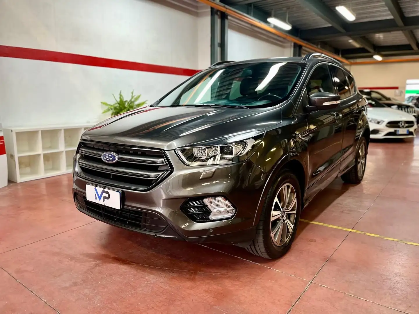 Ford Kuga Kuga 2.0 TDCI 150 CV S&S 4WD Powershift ST-Line Gris - 1