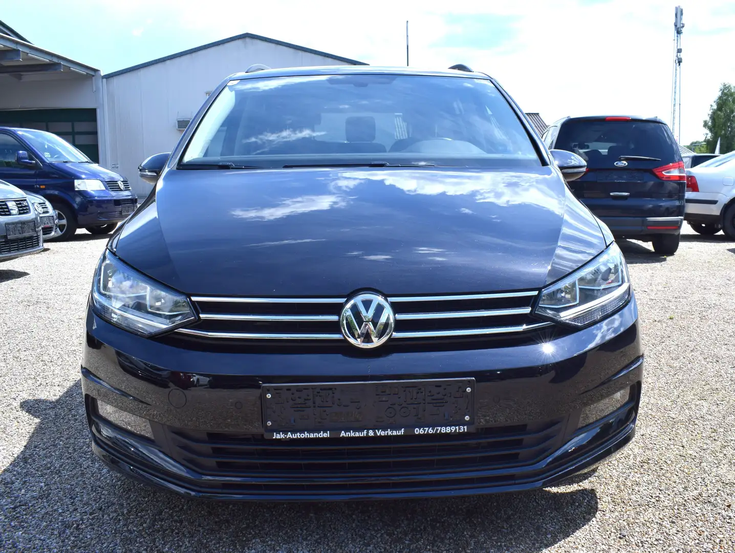 Volkswagen Touran Comfortline 2,0 SCR TDI Zwart - 2