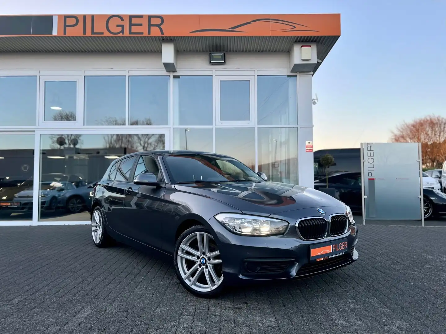 BMW 118 F20 118i SITZHEIZUNG*18"*PDC*2.HAND*KLIMA Grigio - 1
