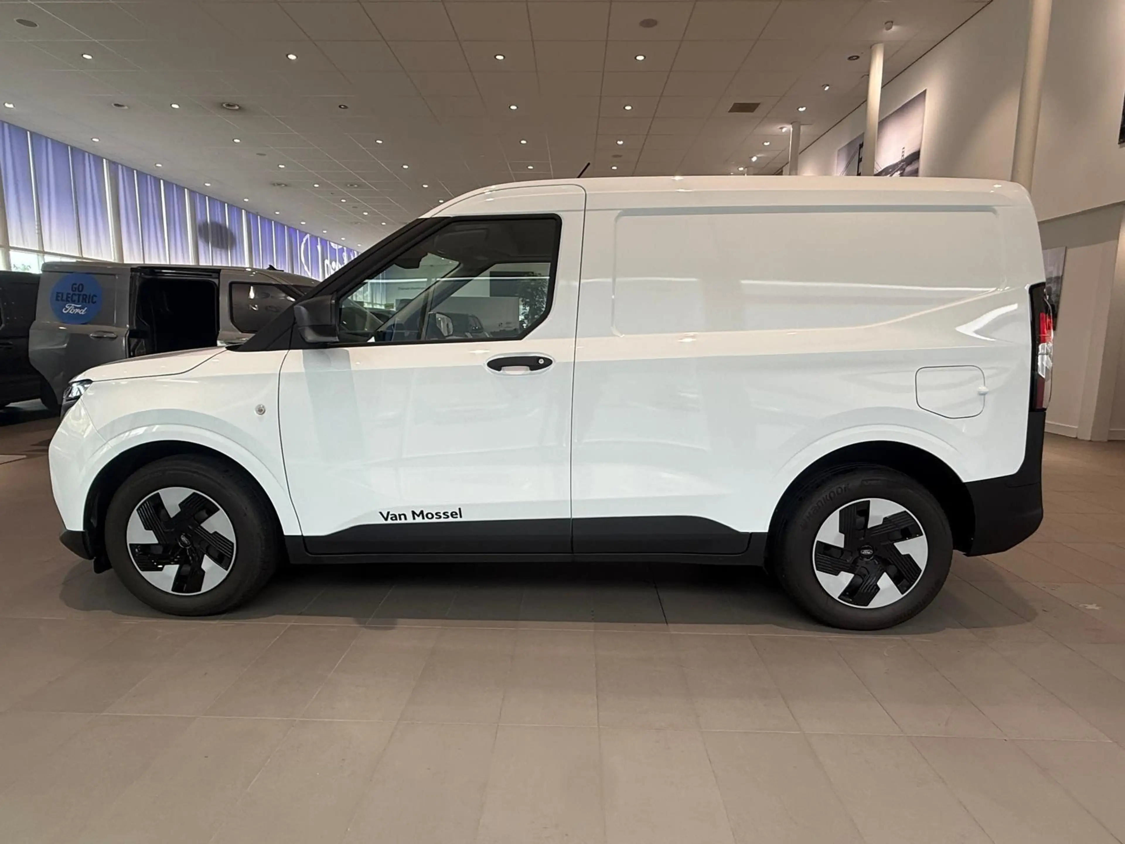 Ford Transit Courier E-Transit Trend | VANAF €24.545,- !!! | ACHTERUIT — photo 2