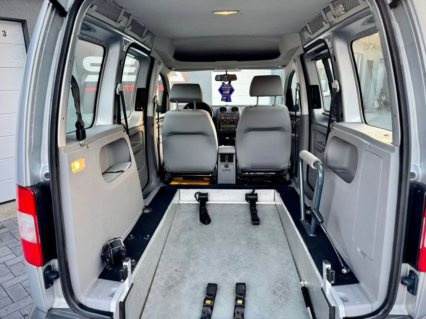Volkswagen Caddy 'Behindertengerecht-Rampe'Klima' Silber - 2