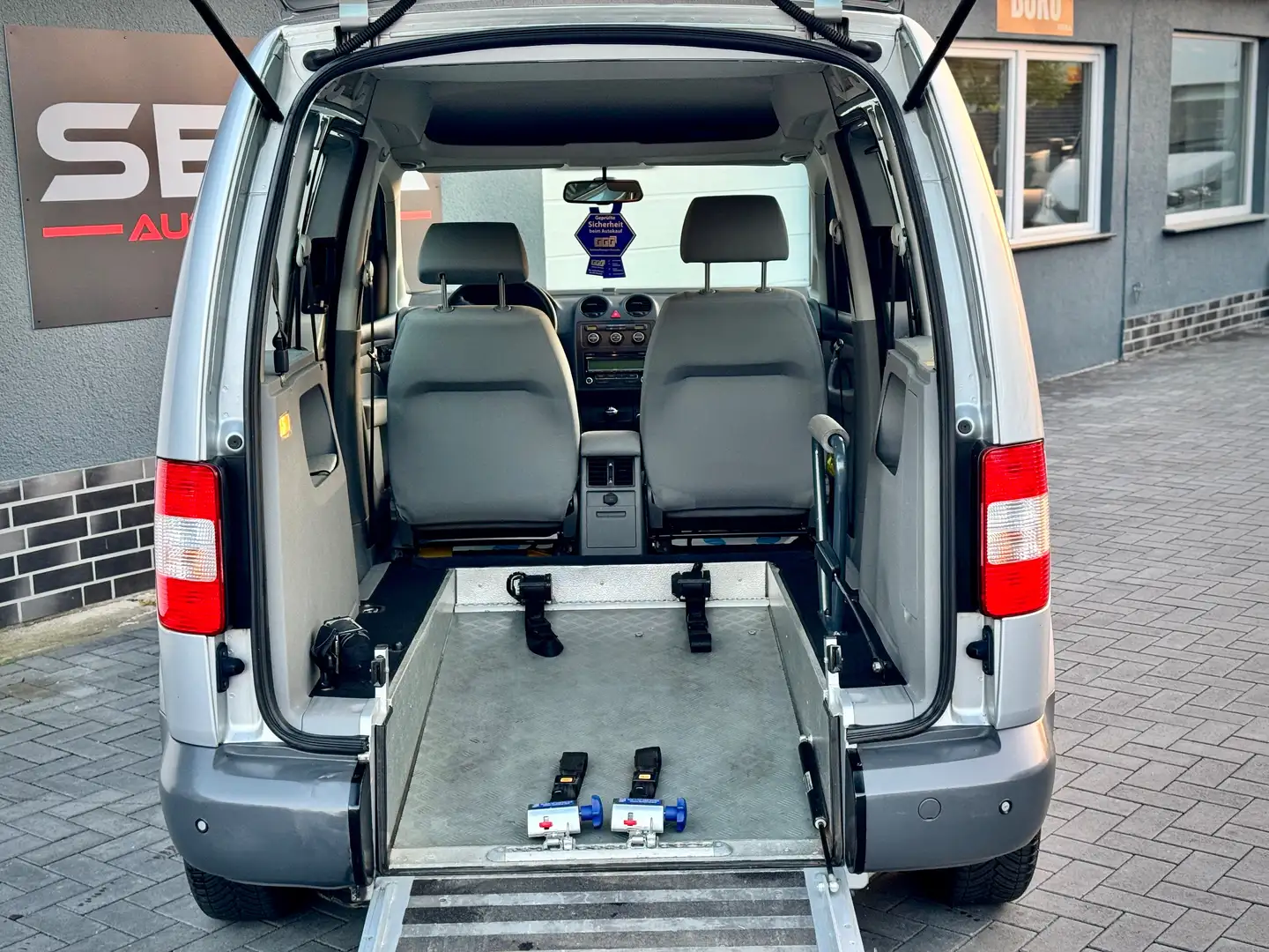 Volkswagen Caddy 'Behindertengerecht-Rampe'Klima' Silber - 2