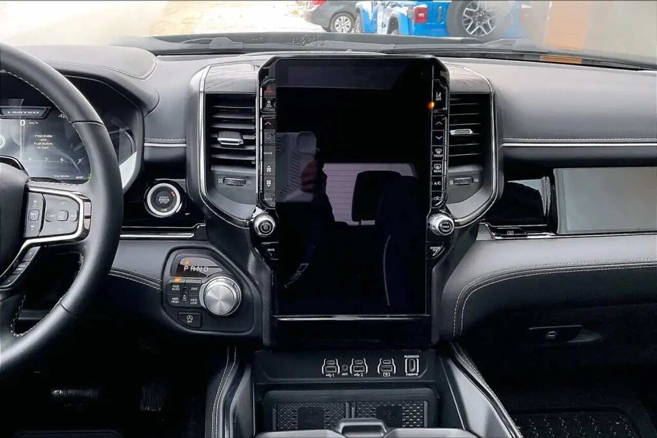 RAM 1500 снимка RAM 1500