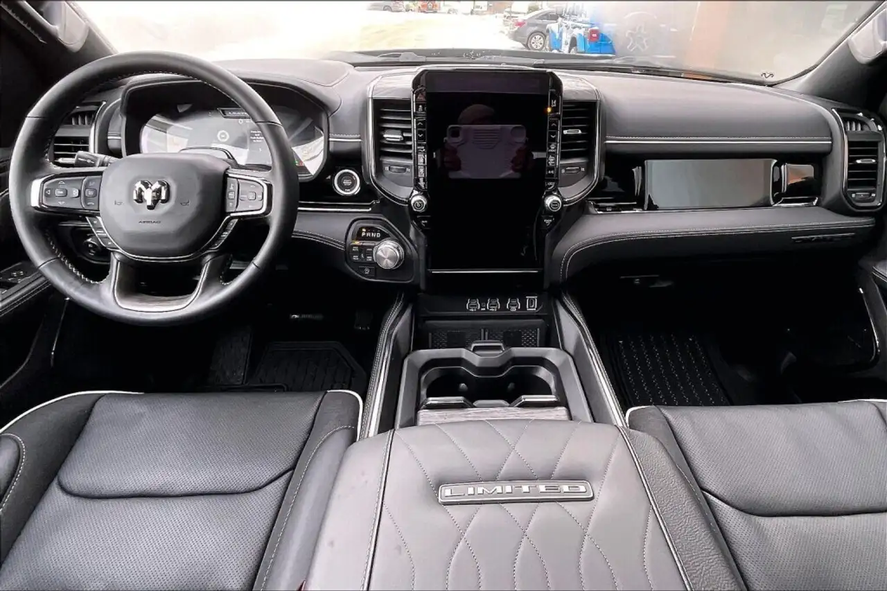 RAM 1500 снимка RAM 1500