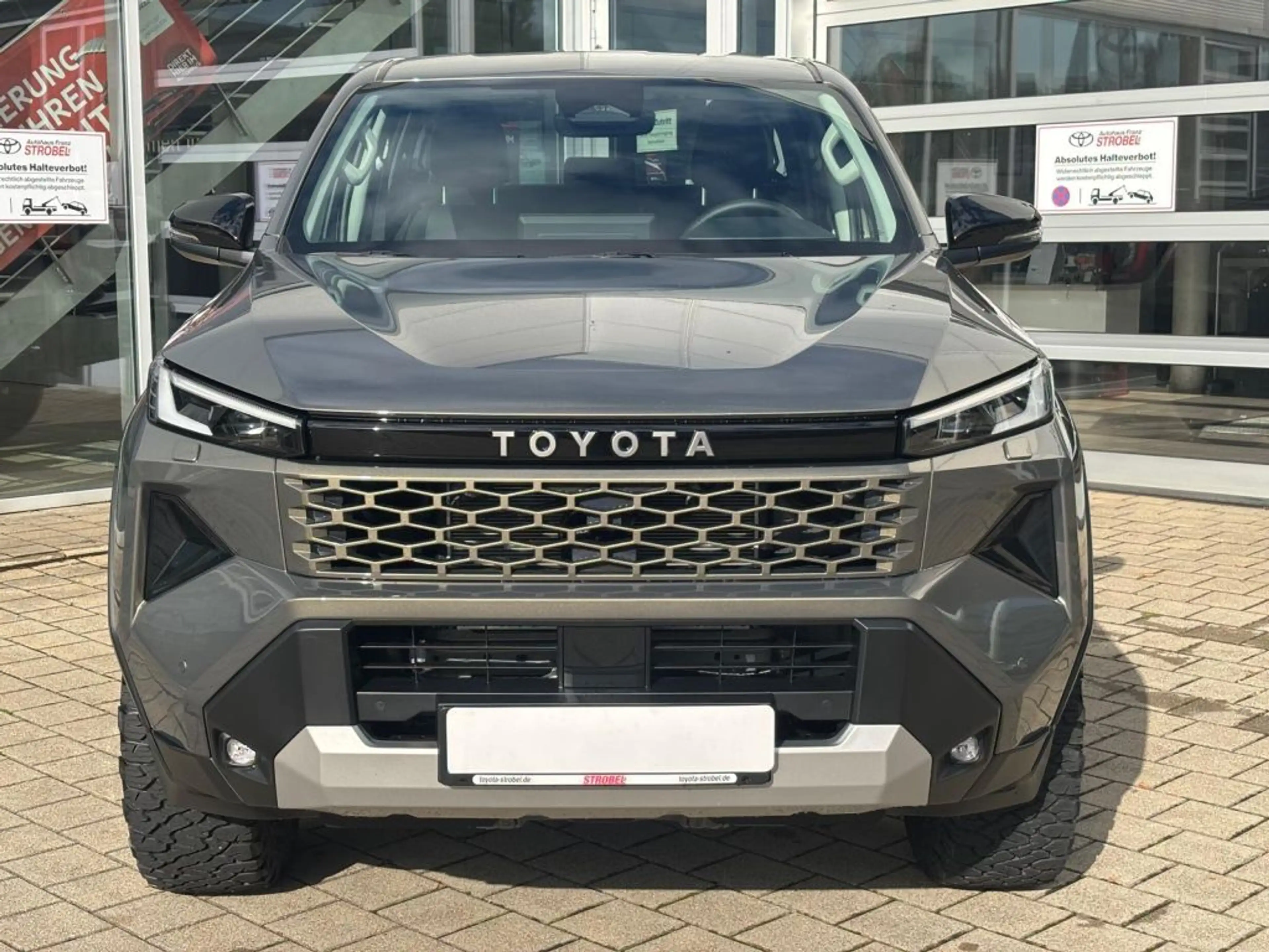 Toyota Hilux 4x4 Double Cab Autm. Executive (AN2P) — photo 2