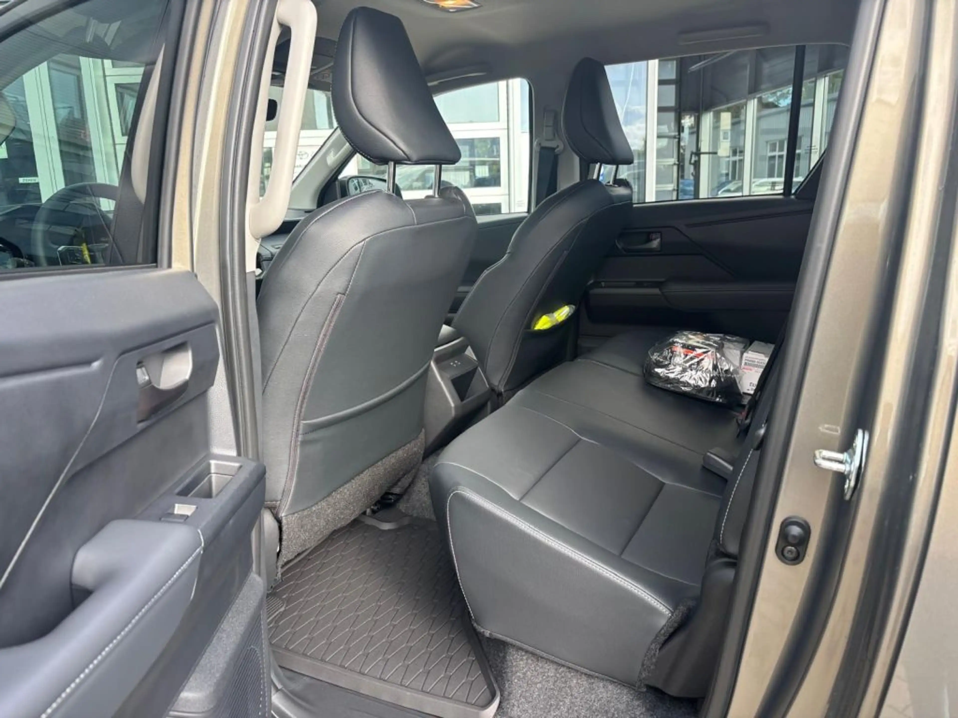 Toyota Hilux 4x4 Double Cab Autm. Executive (AN2P) — photo 10