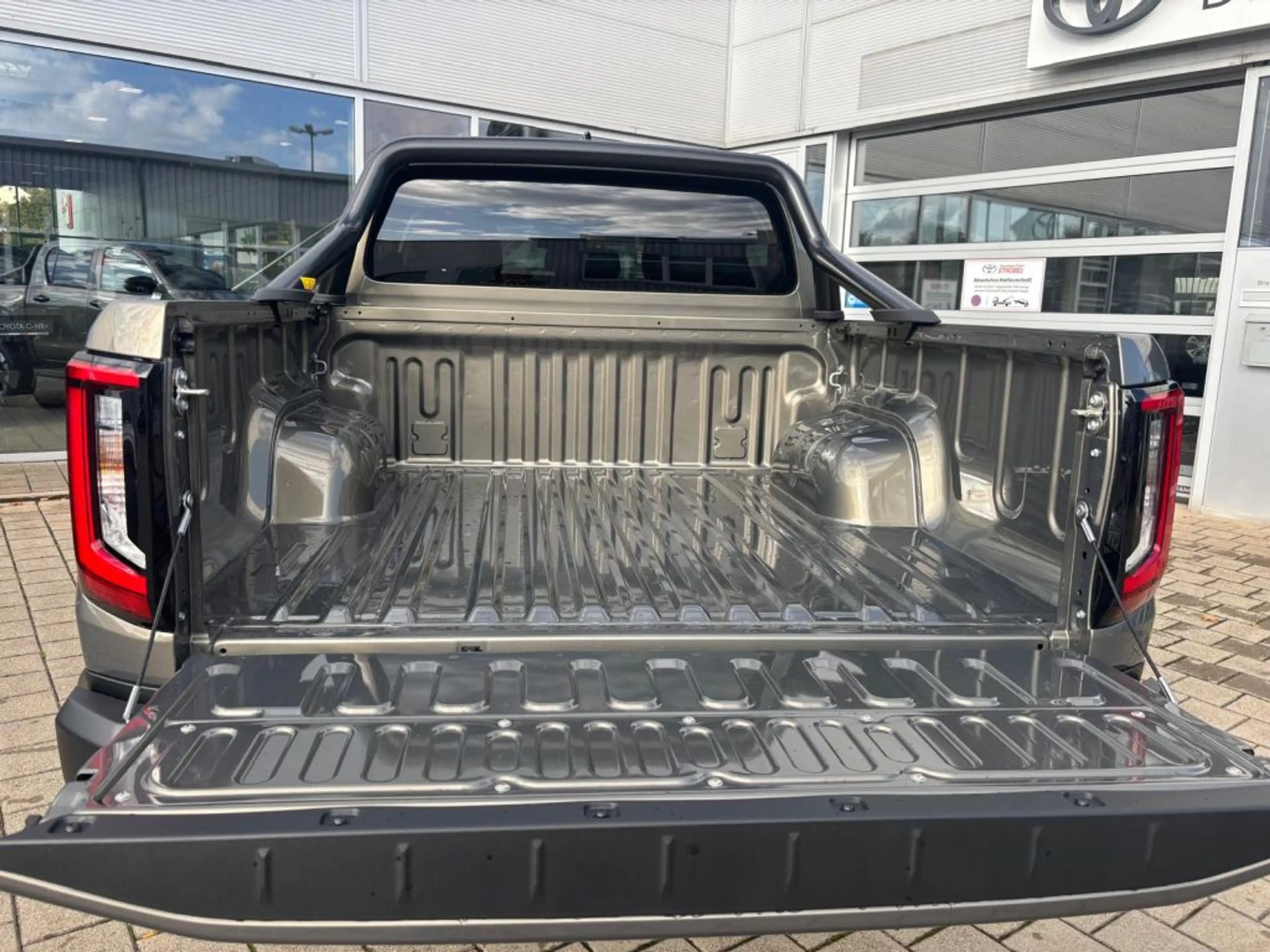 Toyota Hilux 4x4 Double Cab Autm. Executive (AN2P) — photo 12
