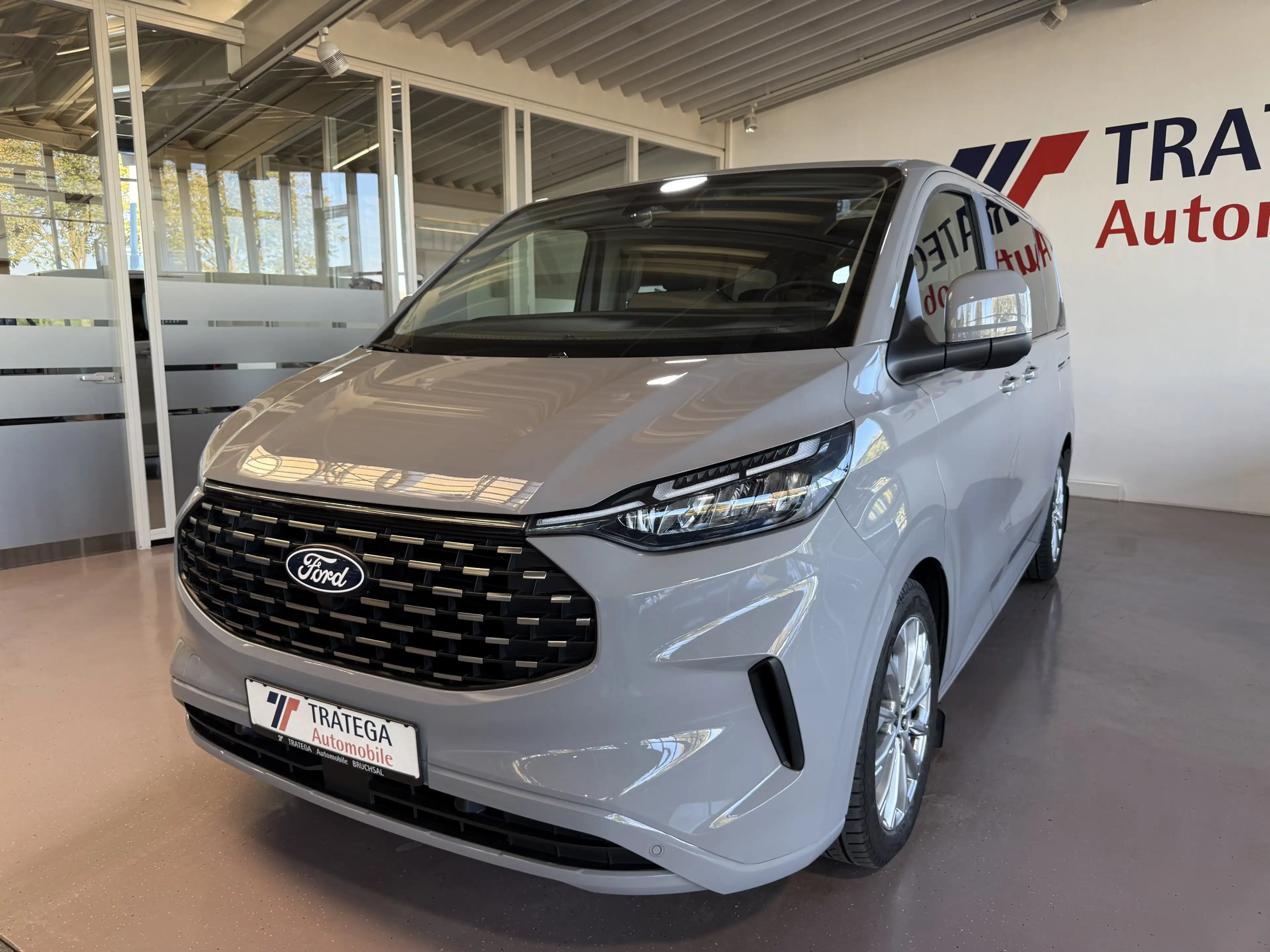 Ford Tourneo Custom L1 Titanium Pano Standheizung H&R