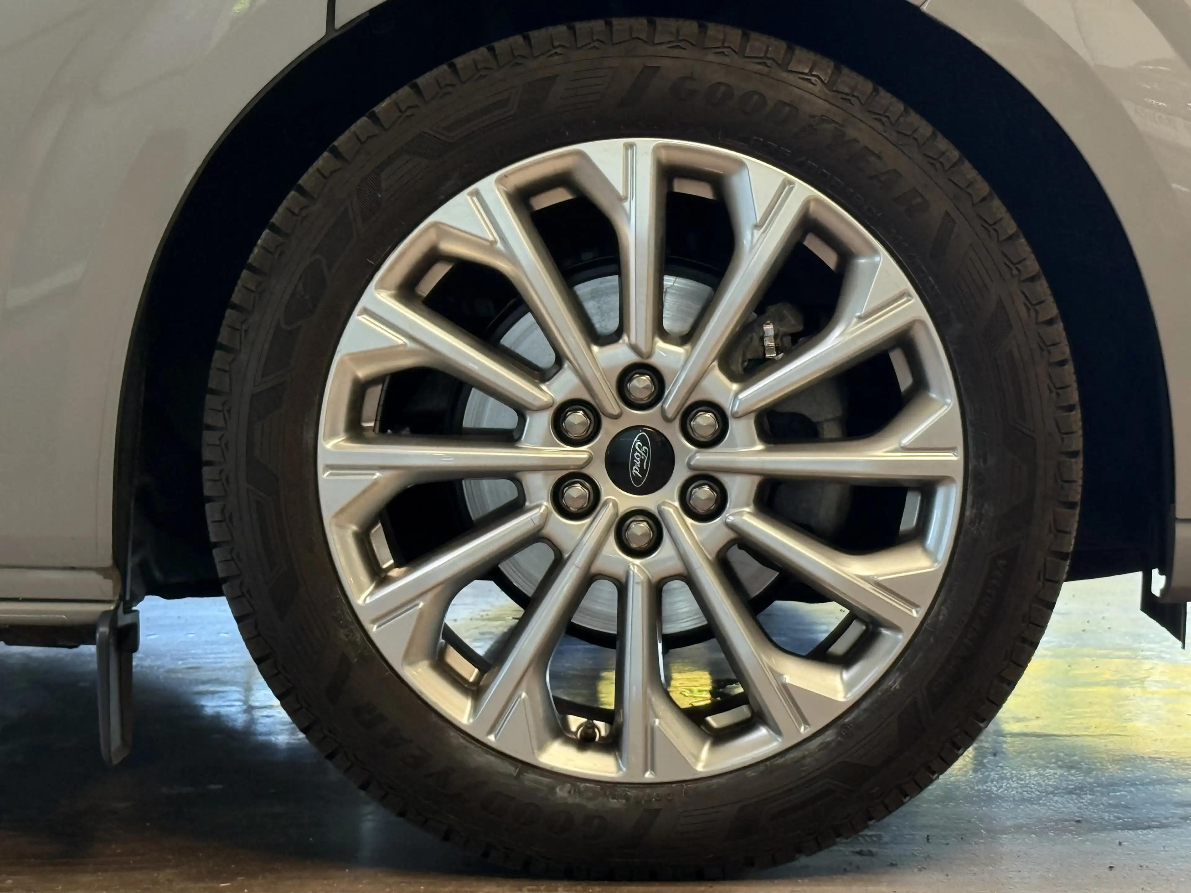 Ford Tourneo Custom L1 Titanium Pano Standheizung H&R — photo 12