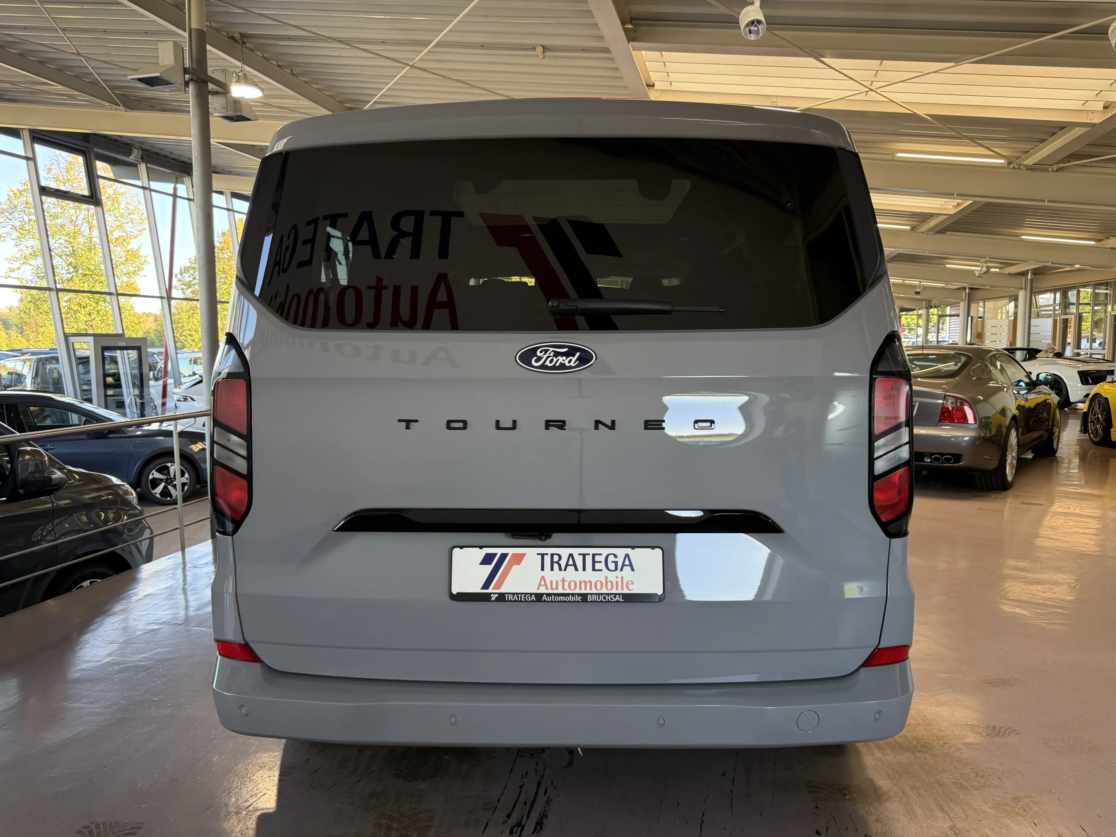 Ford Tourneo Custom L1 Titanium Pano Standheizung H&R — photo 7