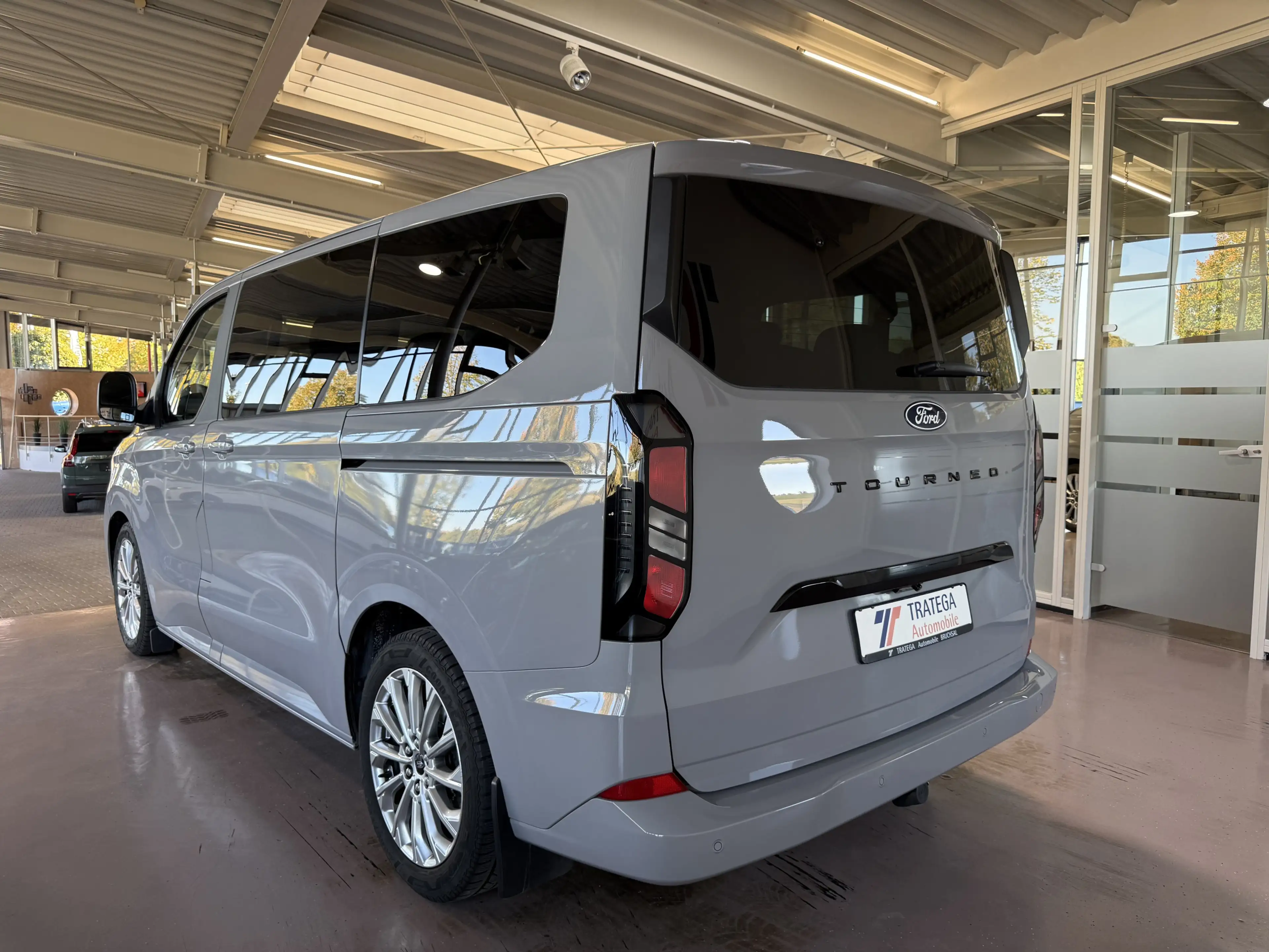 Ford Tourneo Custom L1 Titanium Pano Standheizung H&R — photo 6