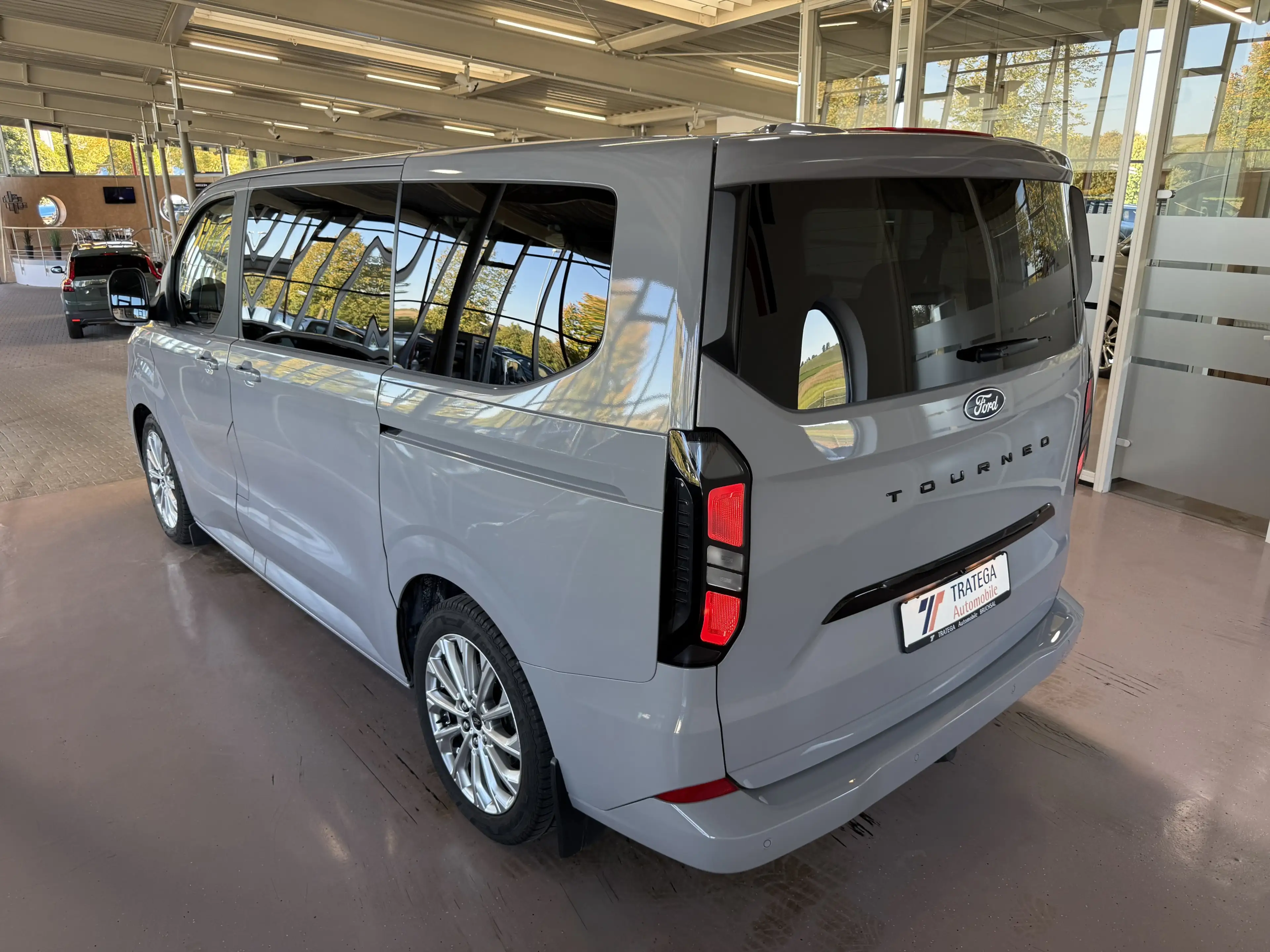 Ford Tourneo Custom L1 Titanium Pano Standheizung H&R — photo 11