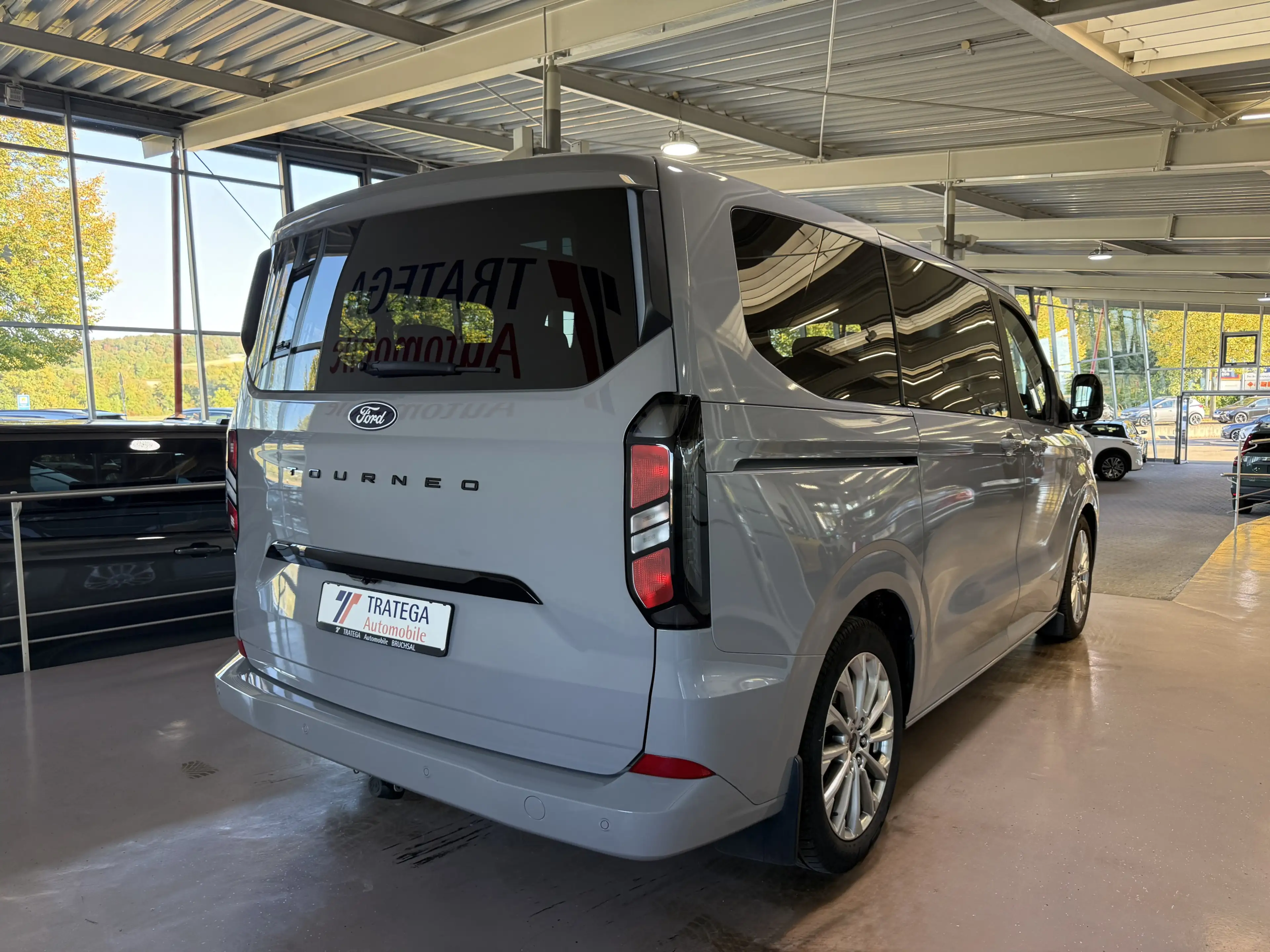 Ford Tourneo Custom L1 Titanium Pano Standheizung H&R — photo 8