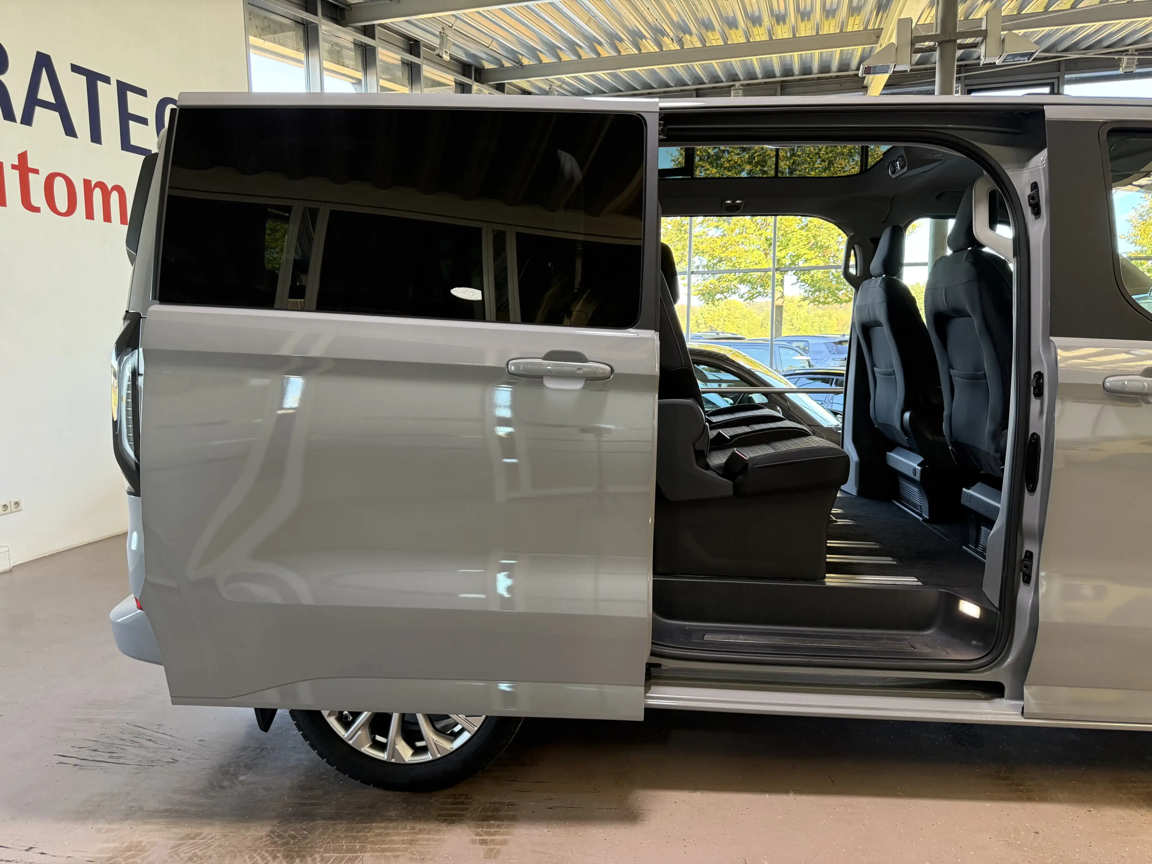 Ford Tourneo Custom L1 Titanium Pano Standheizung H&R — photo 13