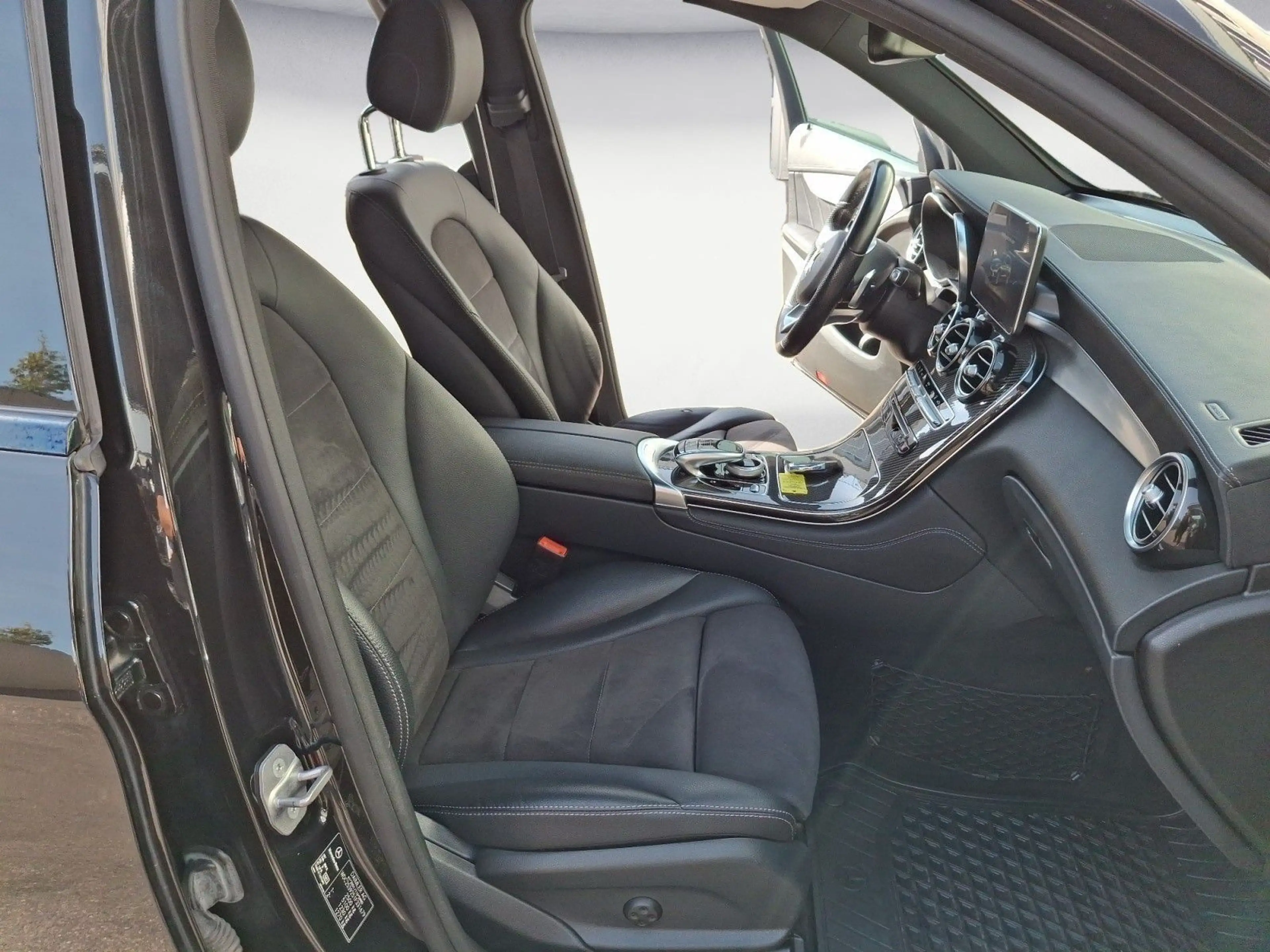 Mercedes-Benz GLC 350 d 4Matic 9G- — photo 13