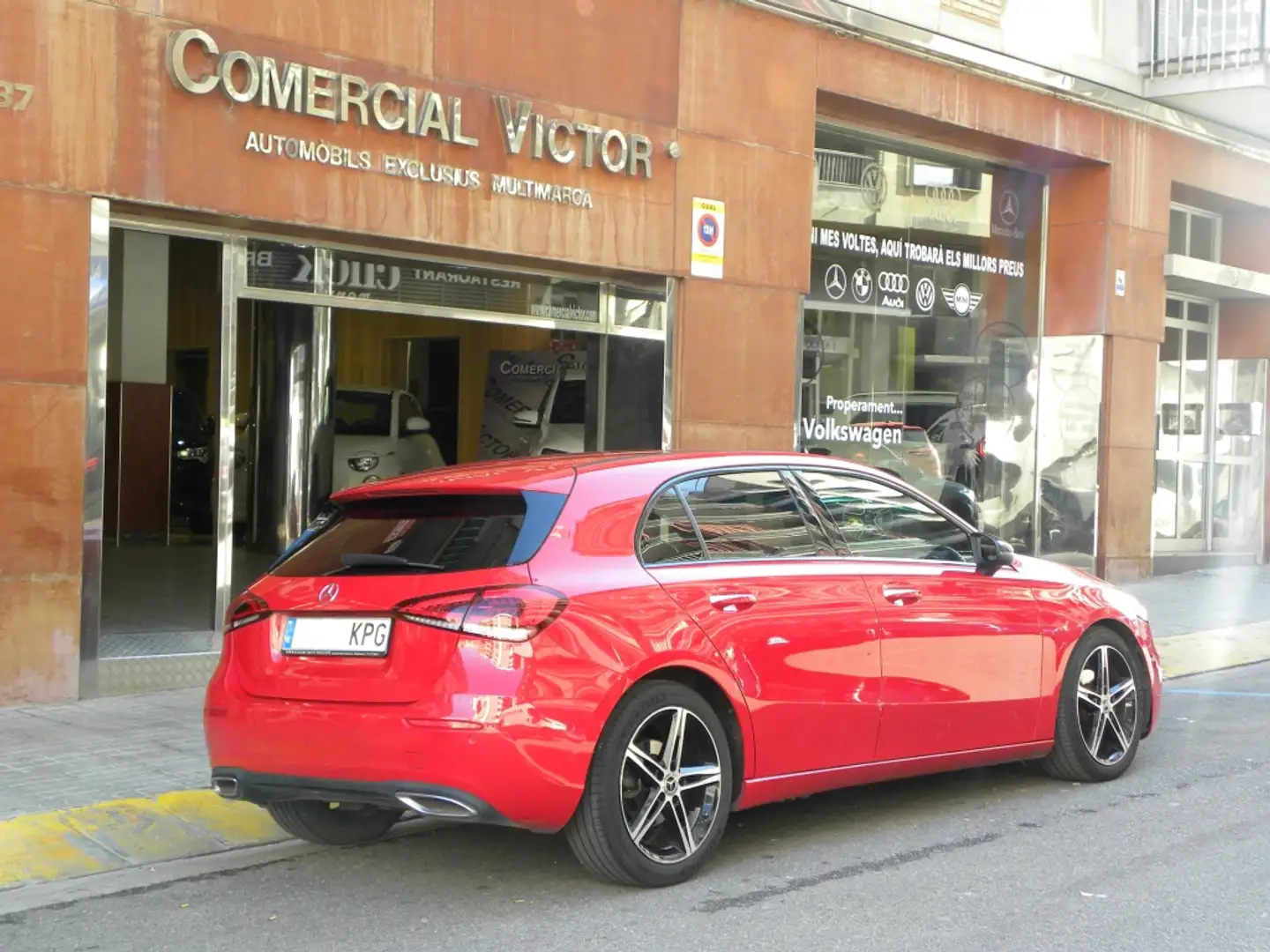 Mercedes-Benz A 180 180d 7G-DCT Rot - 2