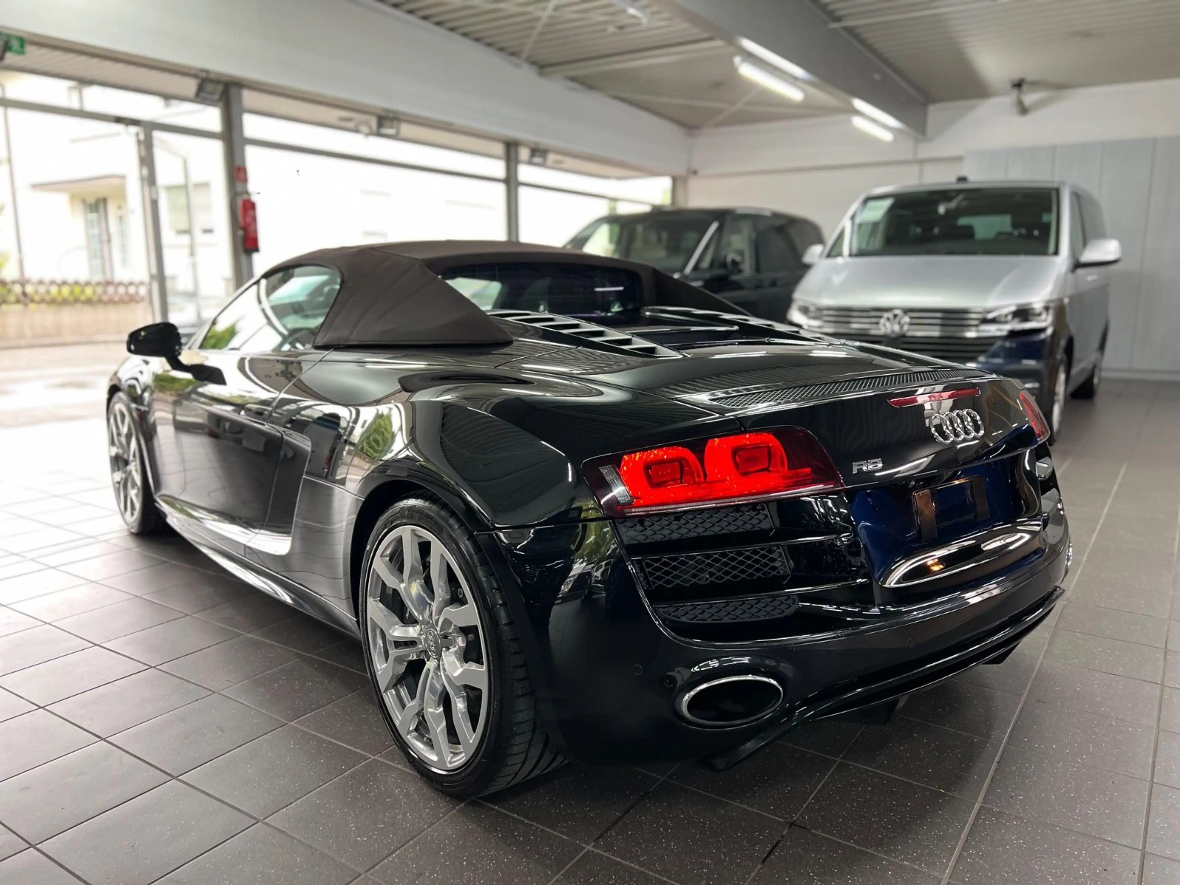 Audi R8 Spyder 5.2 FSI quattro — photo 11