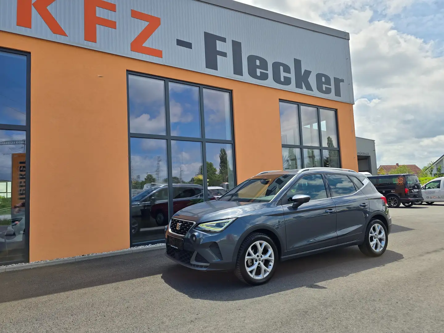 SEAT Arona FR 1.0 ECO TSI DSG Grau - 1