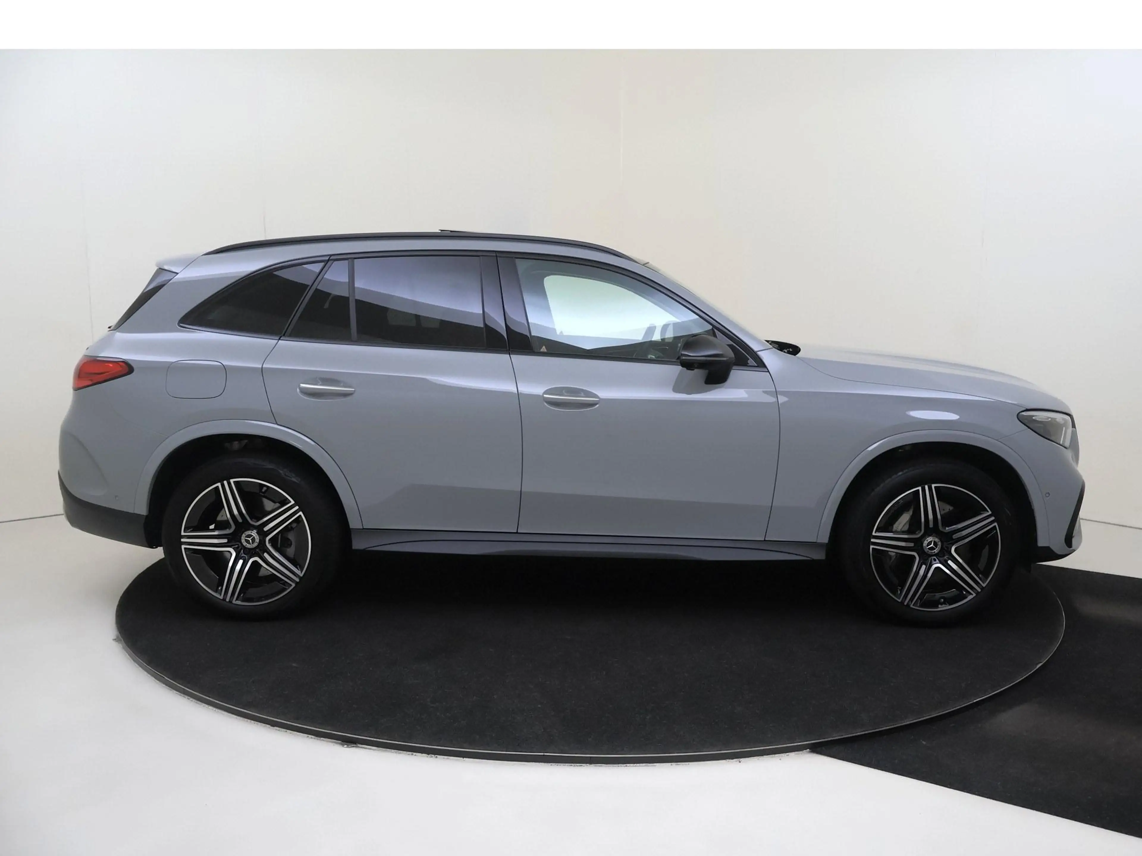 Mercedes-Benz GLC 400 400e 4MATIC AMG Line / Premium Plus / Burmester/ W — photo 9