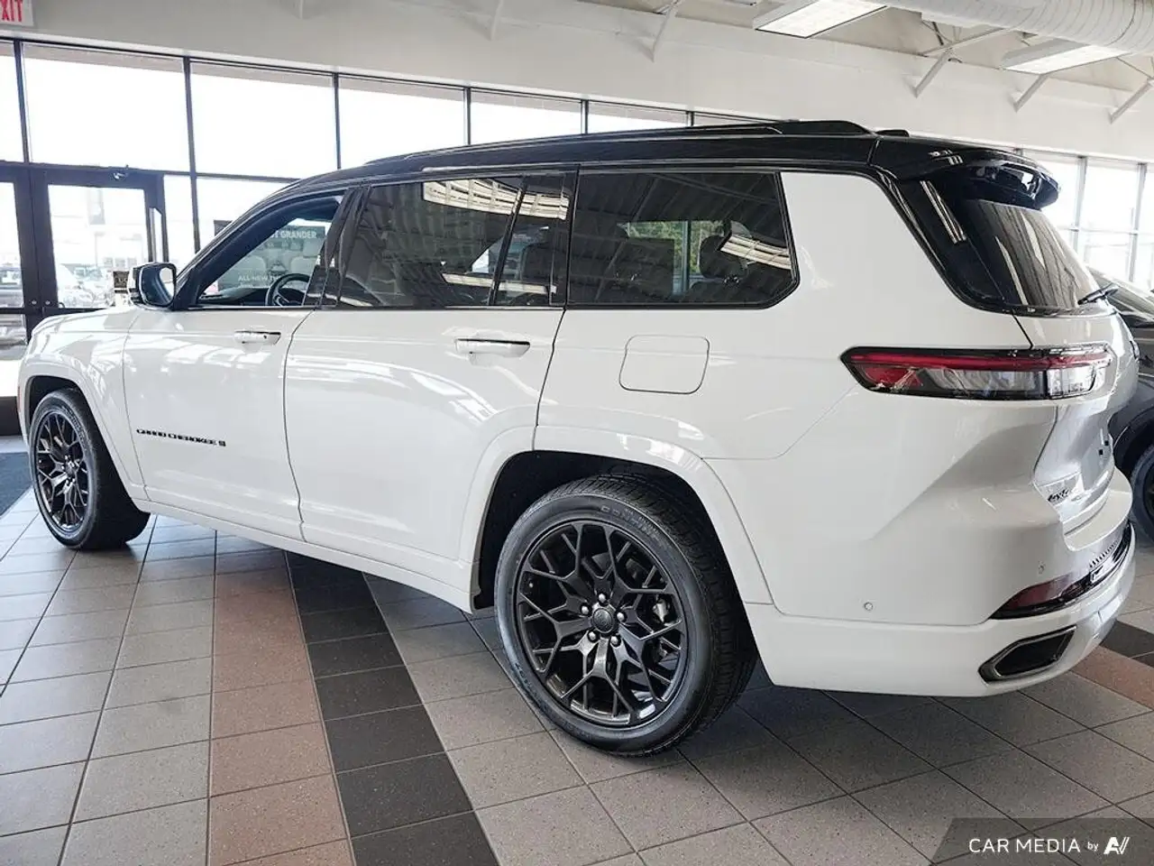 Jeep Grand Cherokee снимка Jeep Grand Cherokee