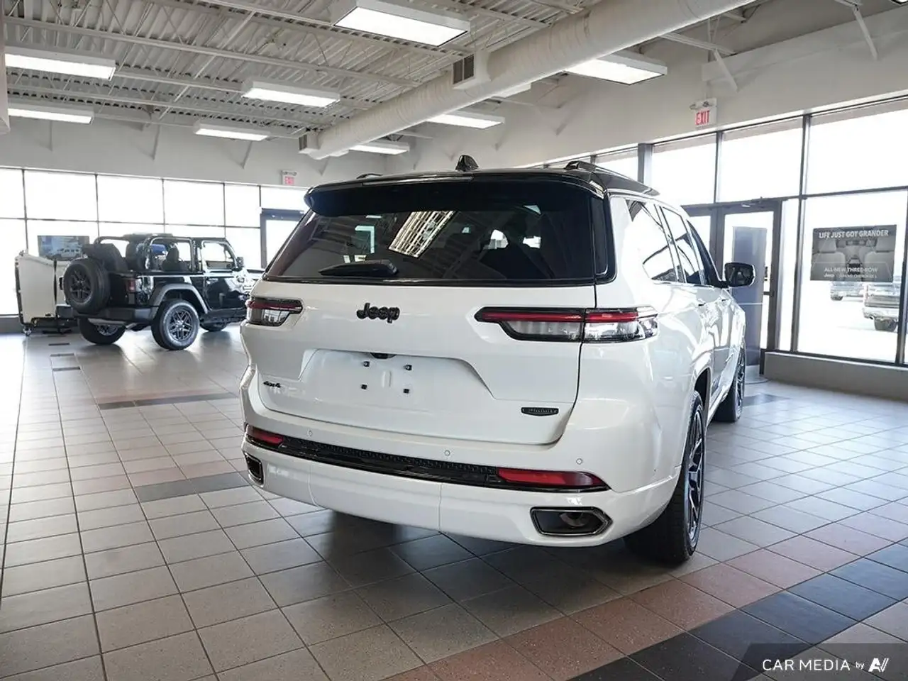 Jeep Grand Cherokee снимка Jeep Grand Cherokee